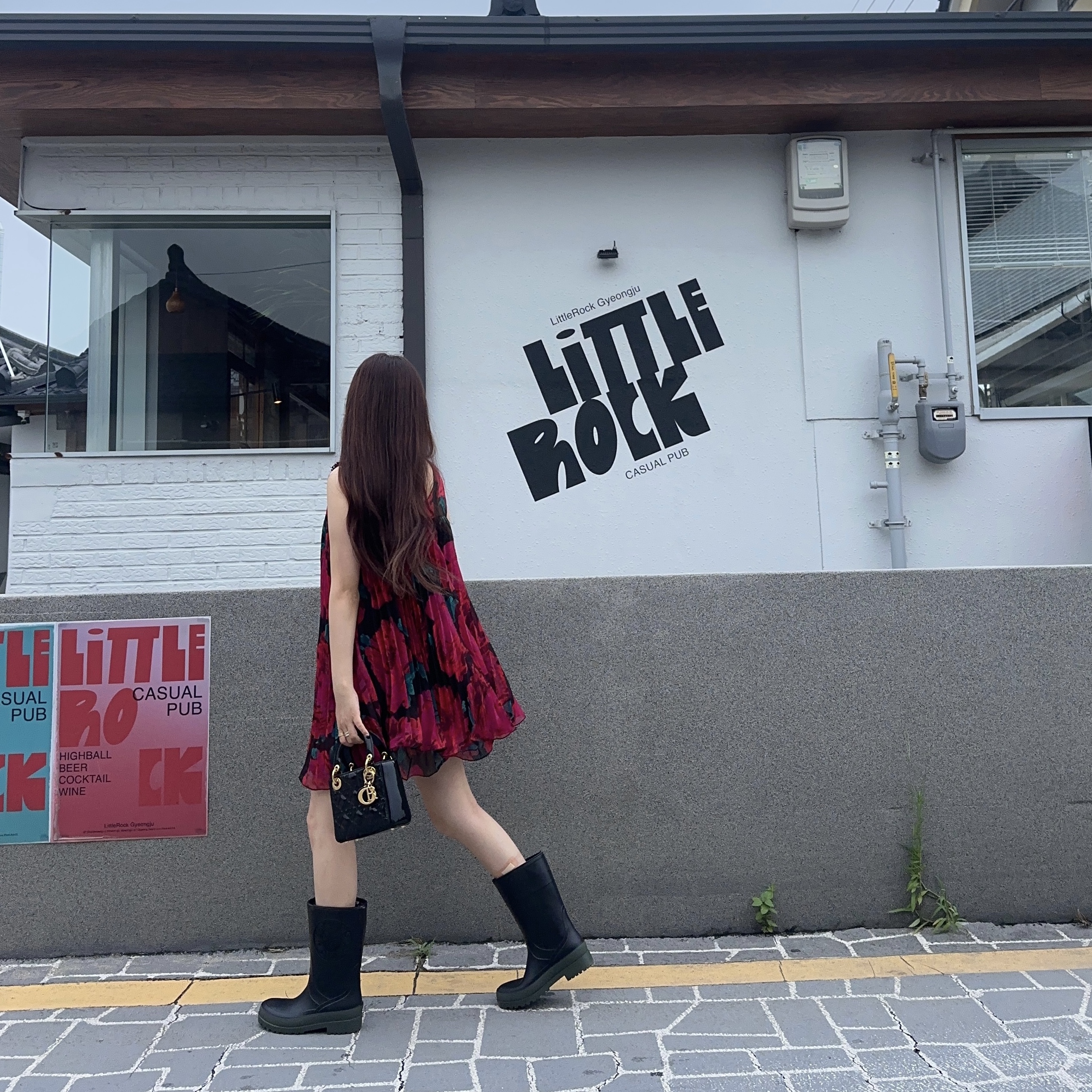 (W) Dior Diorunion Rain Boot Two-Tone Rubber Black Khaki 착용 스타일