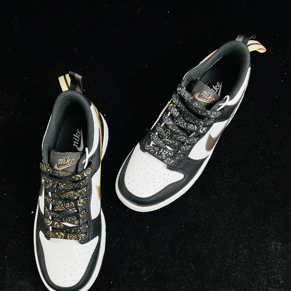 (GS) Nike Dunk Low SE Off Noir Summit White Metallic Pewter 착용 스타일 - 3