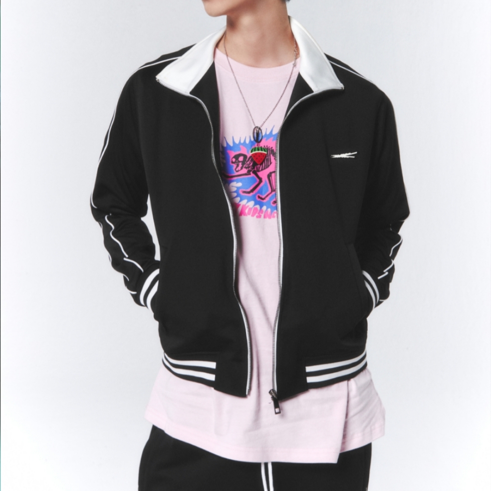LE SSERAFIM Track Jacket Black, LE SSERAFIM Track Pants Black 착용 스타일 - 9