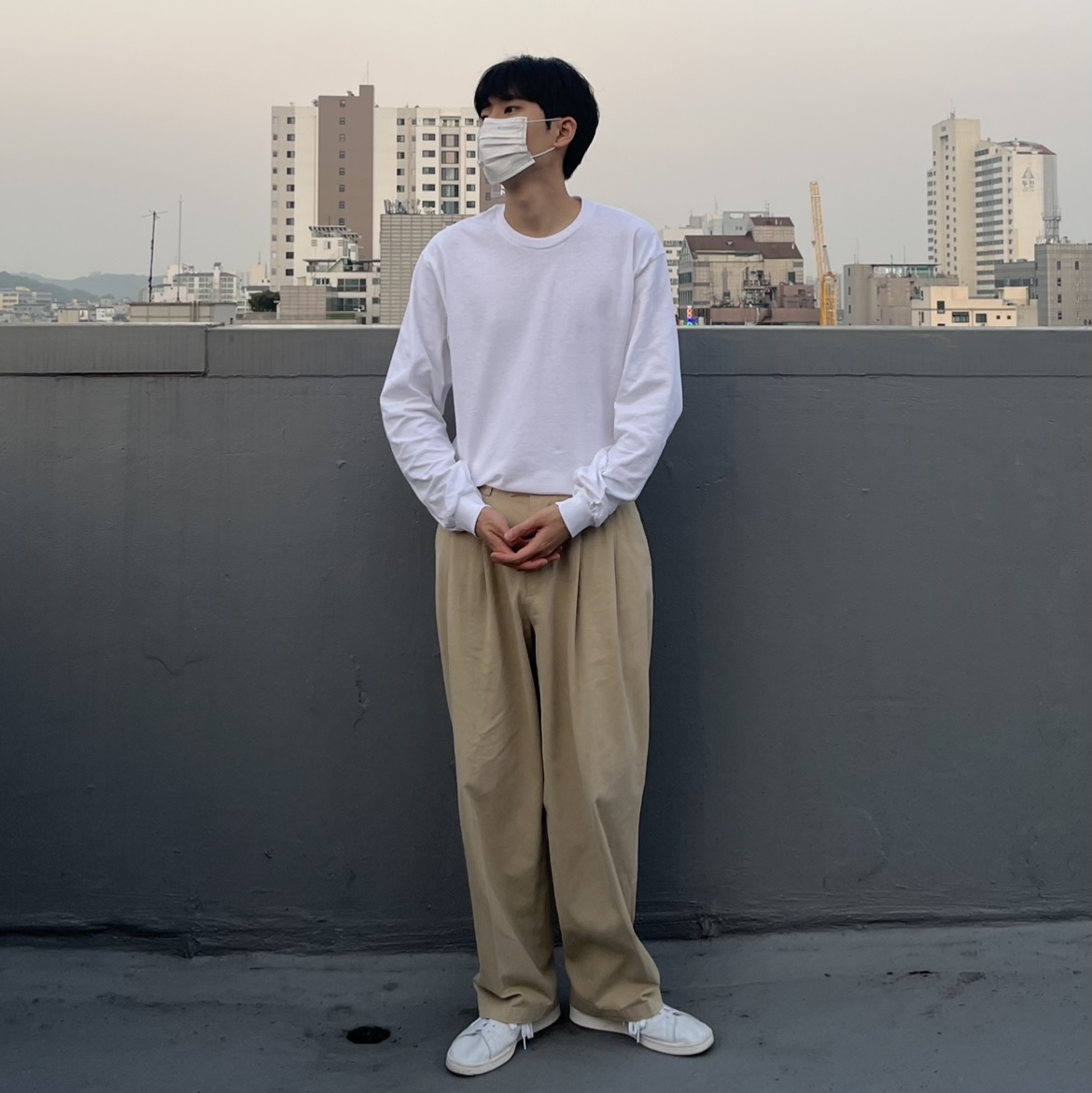 Gildan Heavy Ultra Cotton Long Sleeve T-Shirt White Black (2Pack) 착용 스타일 - 5