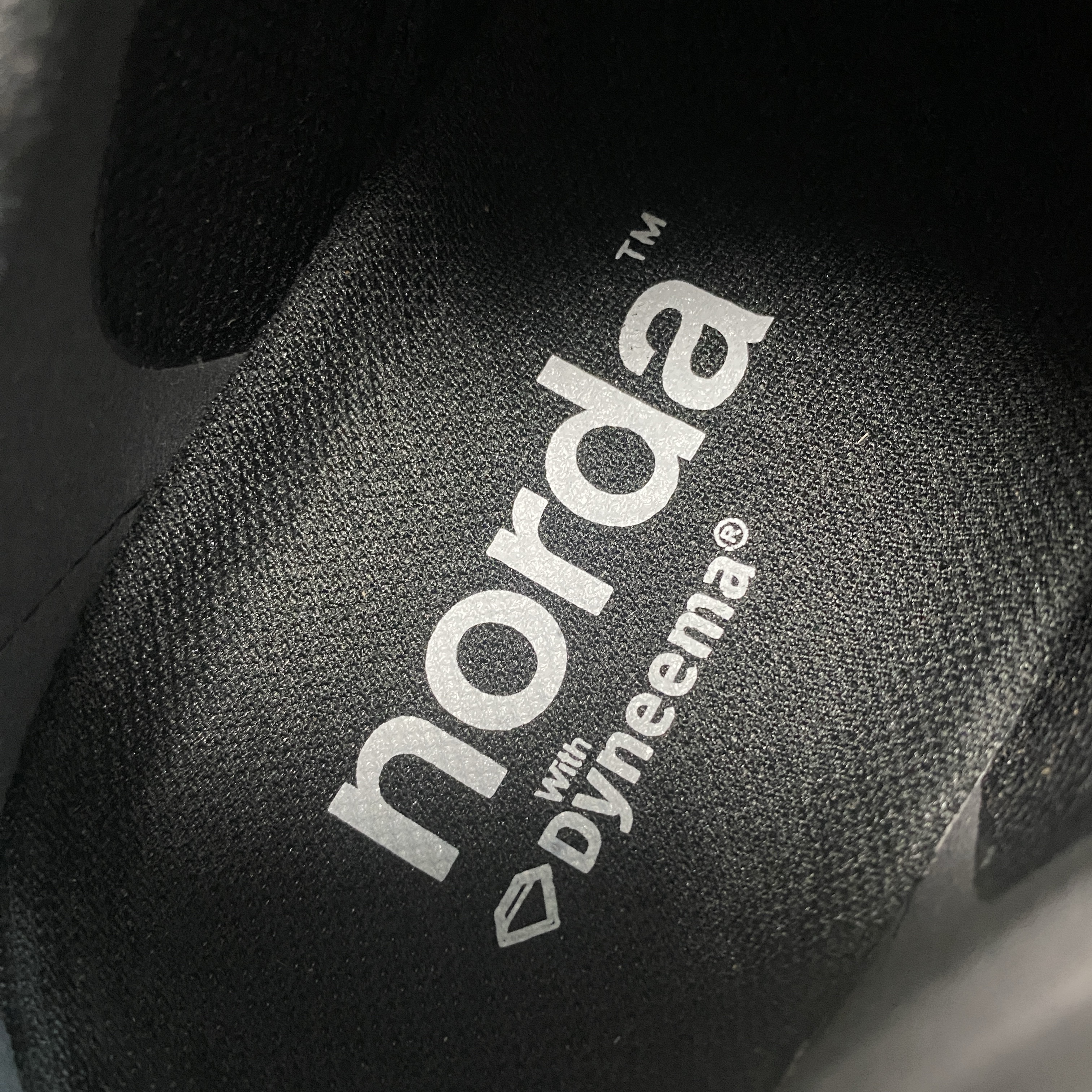 Norda 001 Black 착용 스타일 - 4