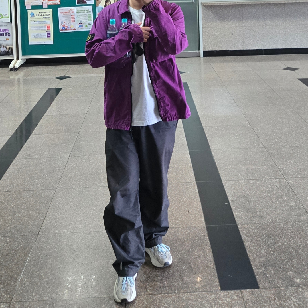 Adidas Yeezy Boost 700 V2 Static 2022, Stone Island 113WN T.CO+OLD Overshirt Purple - 21FW 착용 스타일