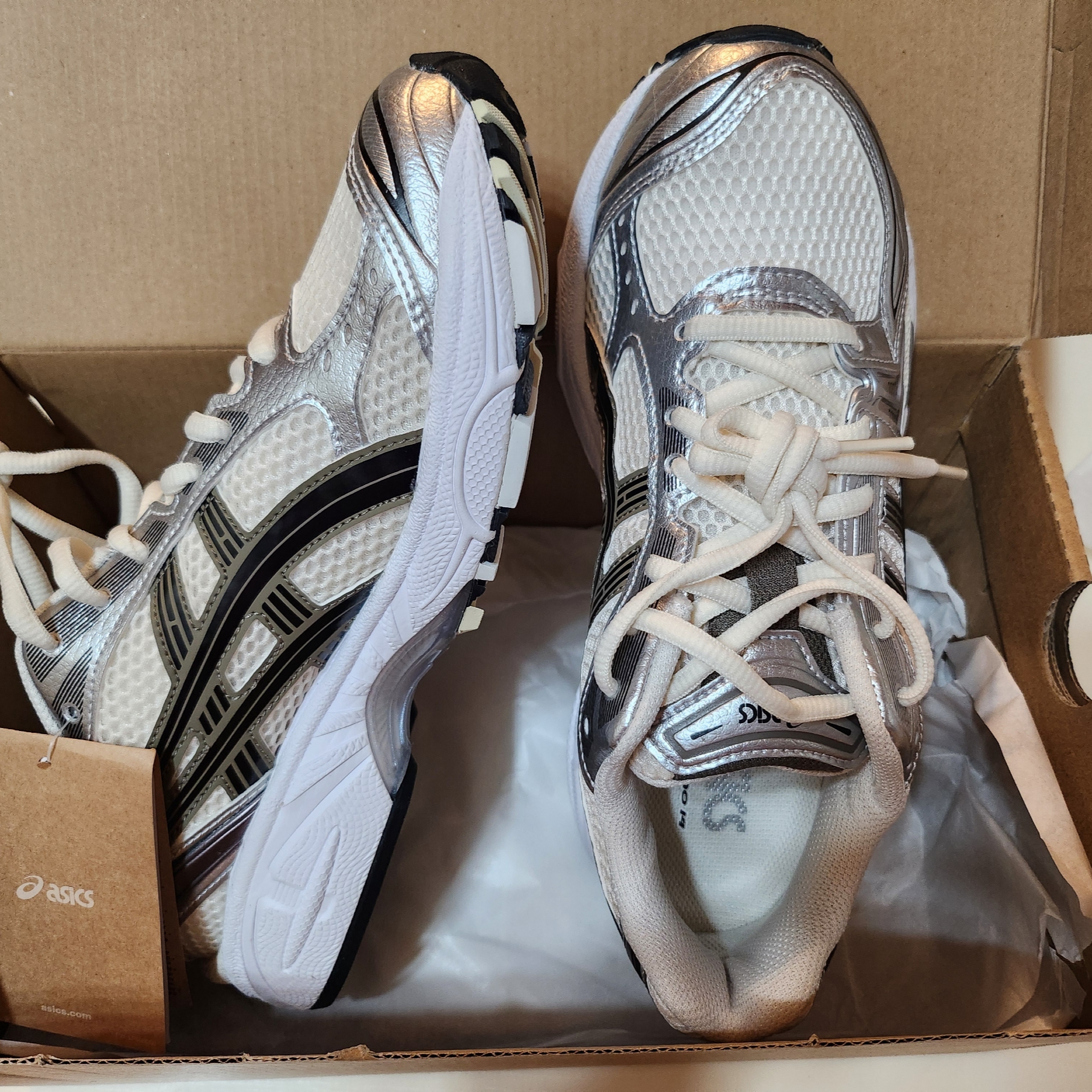Asics Gel-Kayano 14 Cream Black 착용 스타일 - 1