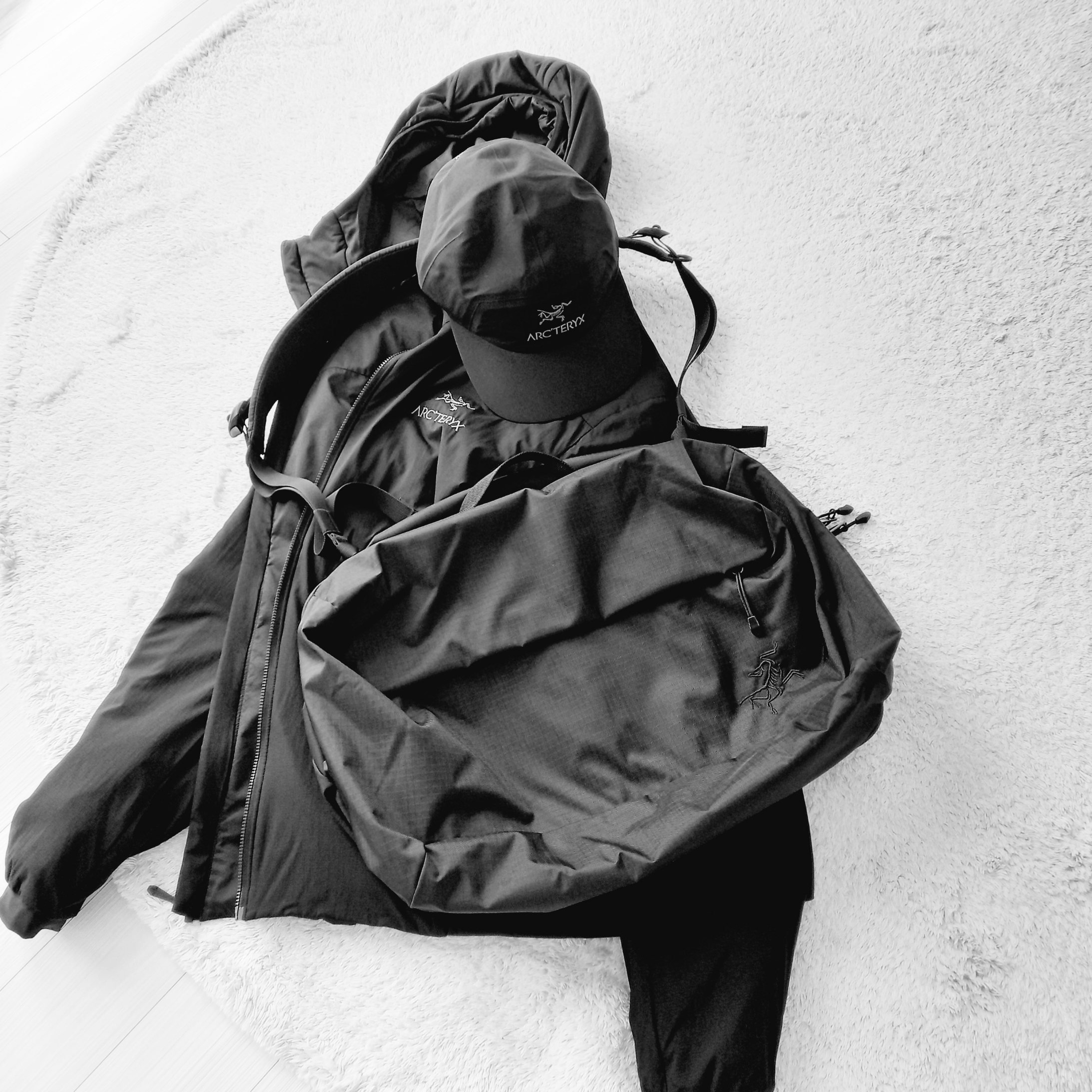 Arc'teryx Atom Hoody Black, Arc'teryx Gore 5 Panel Cap Black 착용 스타일 - 3