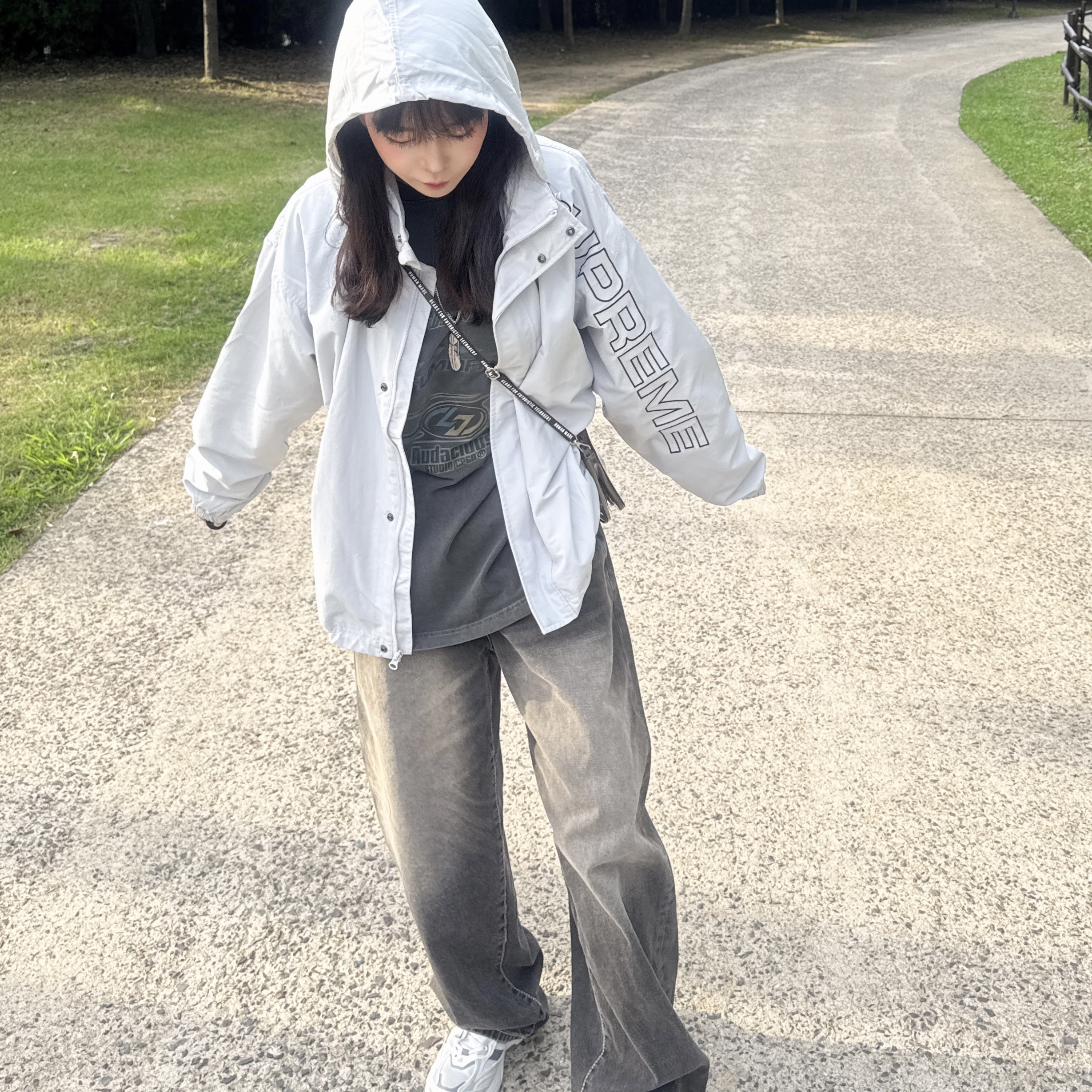 Supreme Spellout Embroidered Track Jacket Grey - 24FW, Human Made PVC Pouch Large Clear 착용 스타일 - 3