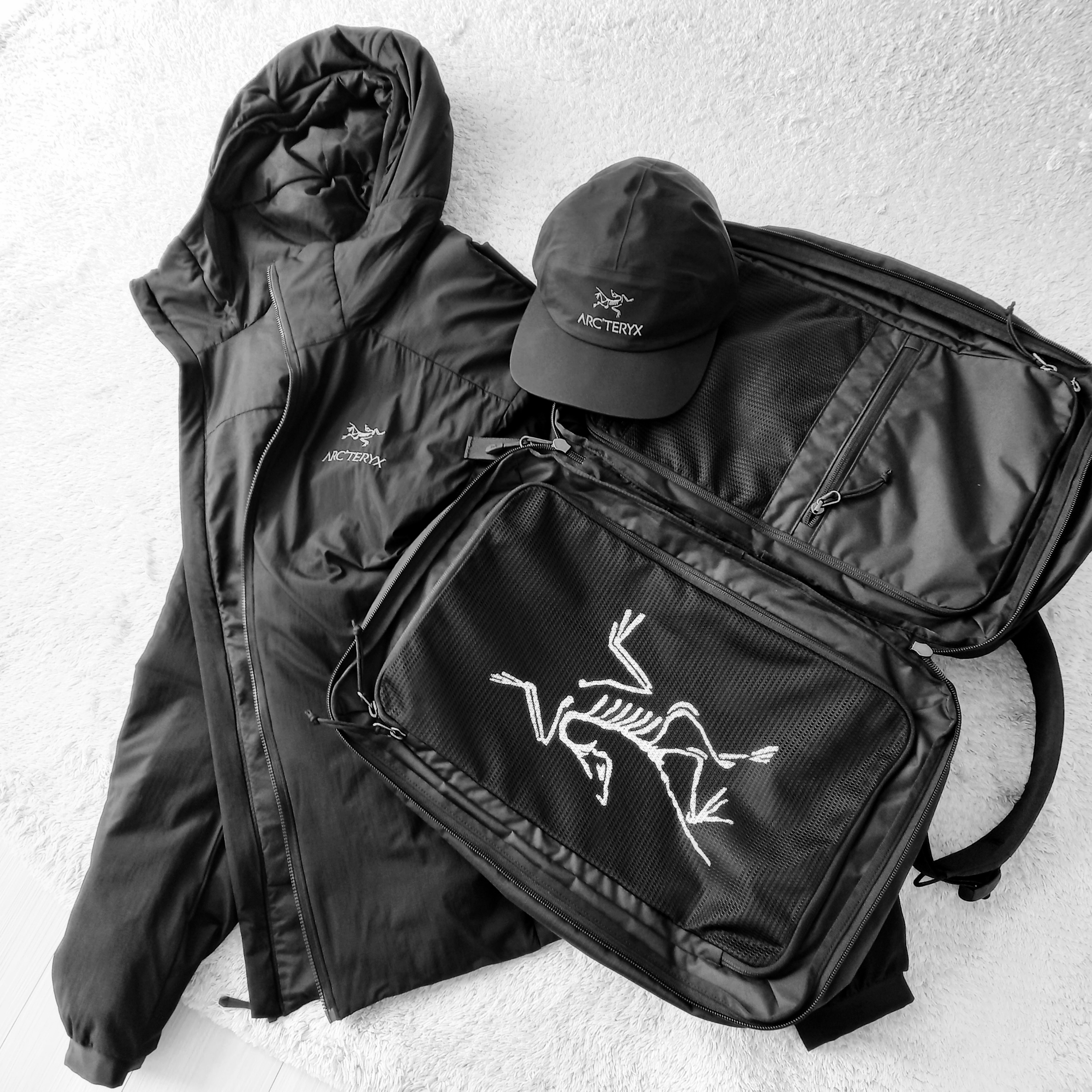 Arc'teryx Atom Hoody Black, Arc'teryx Gore 5 Panel Cap Black 착용 스타일 - 1
