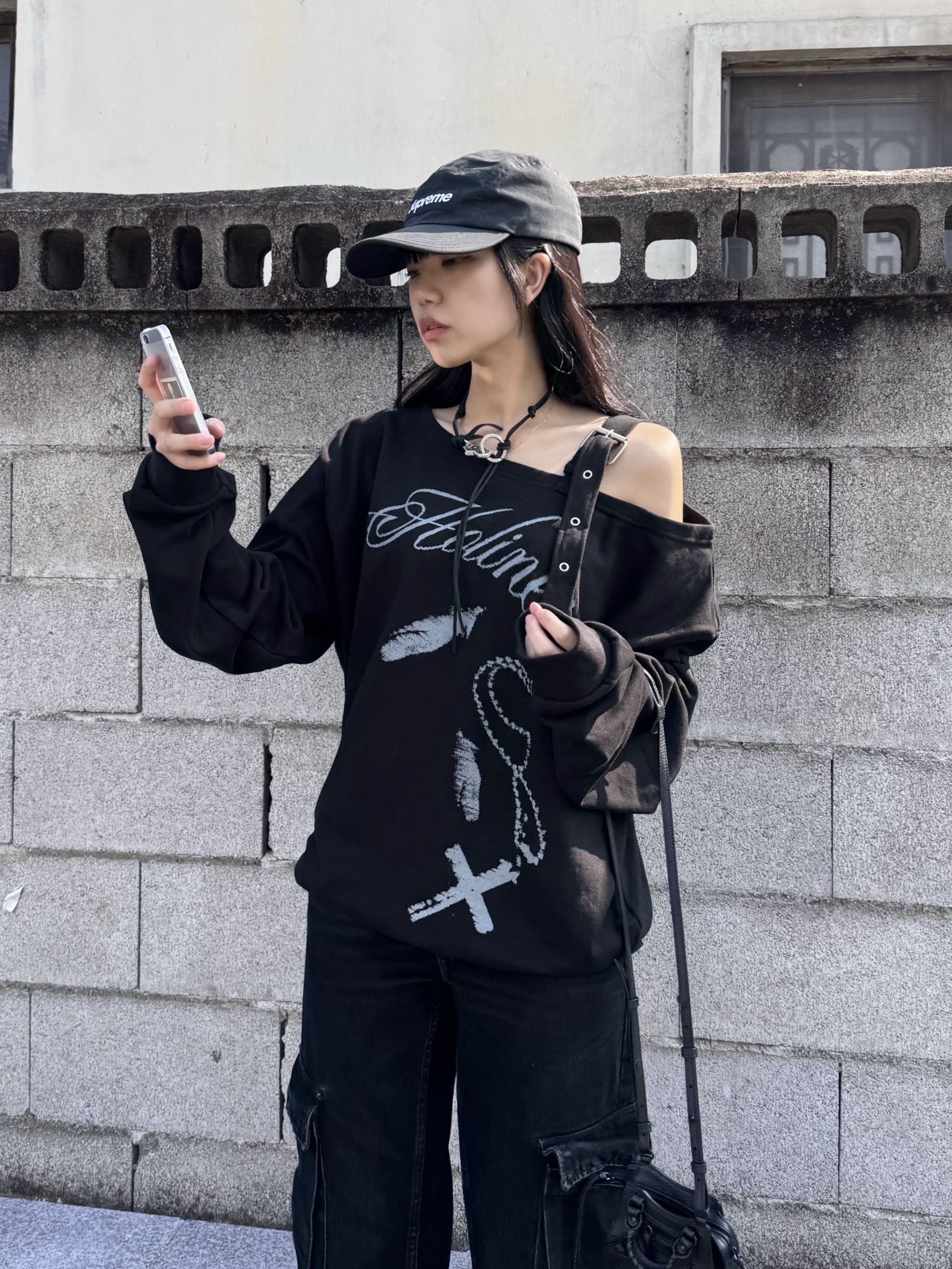Supreme Ventile Camp Cap Black - 22FW, Our Legacy Ladon Leather Keychain Black 착용 스타일 - 1