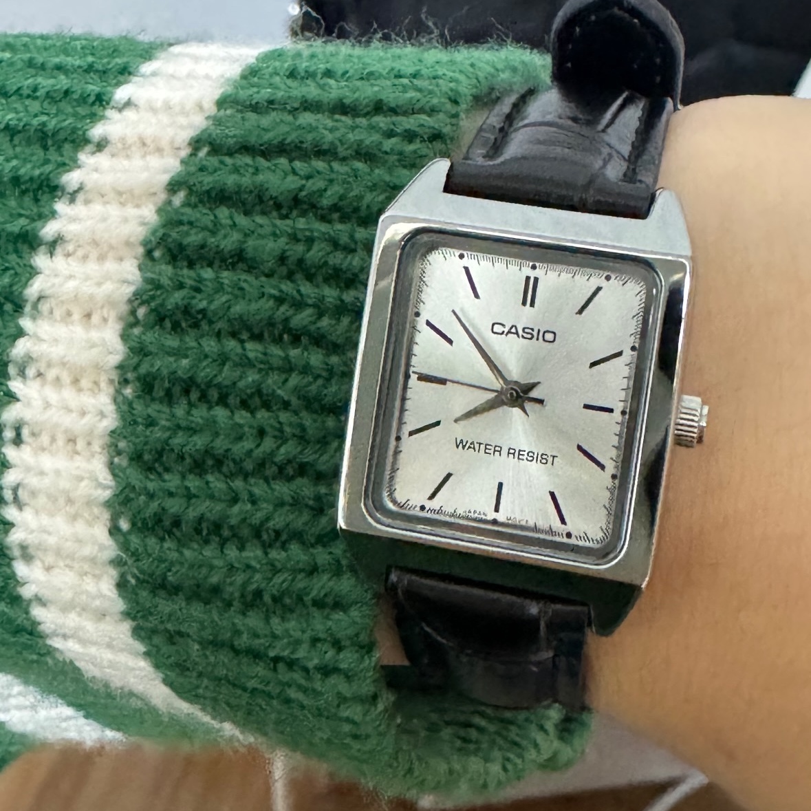 Casio LTP-V007L-7E1 착용 스타일