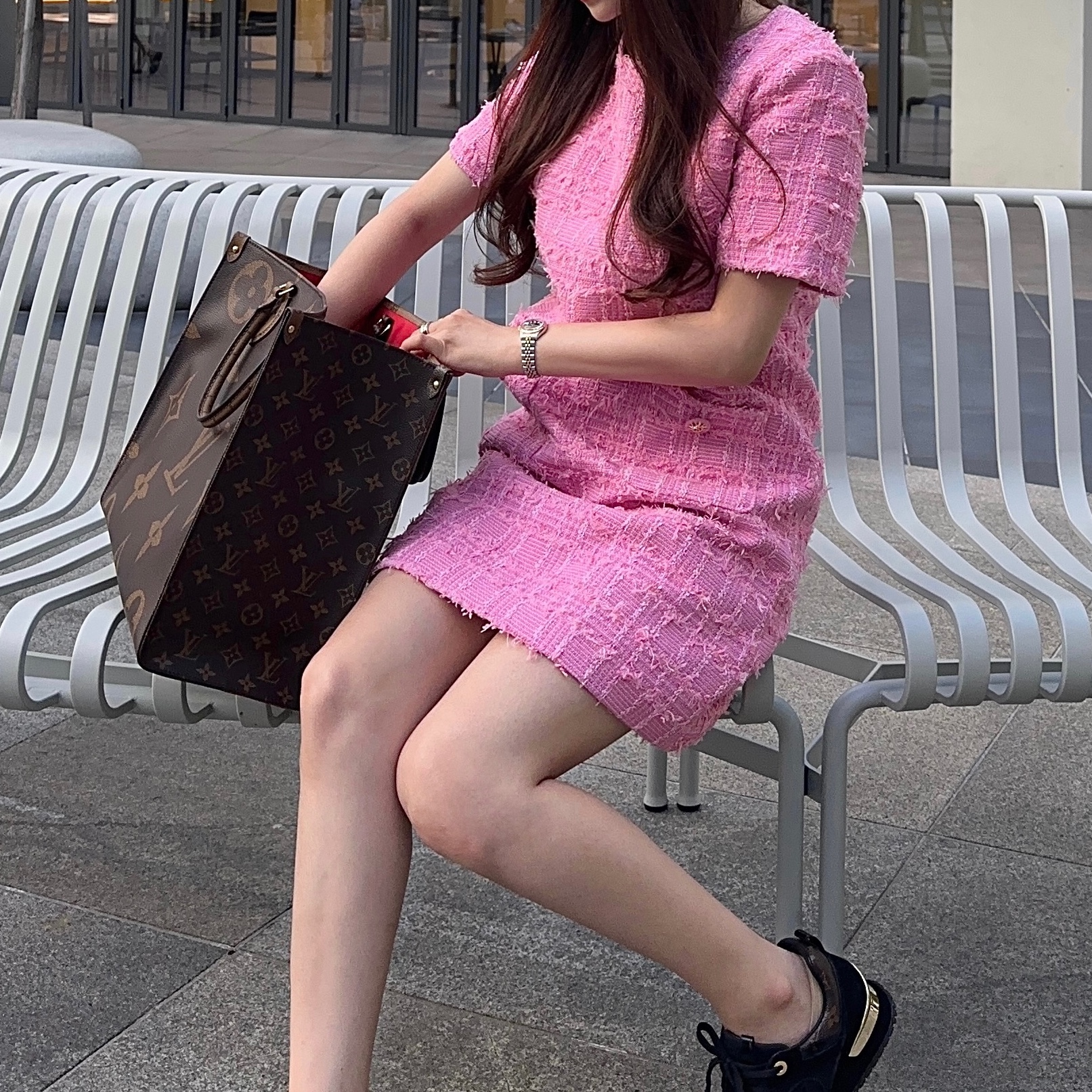 Louis Vuitton Onthego GM Monogram 착용 스타일