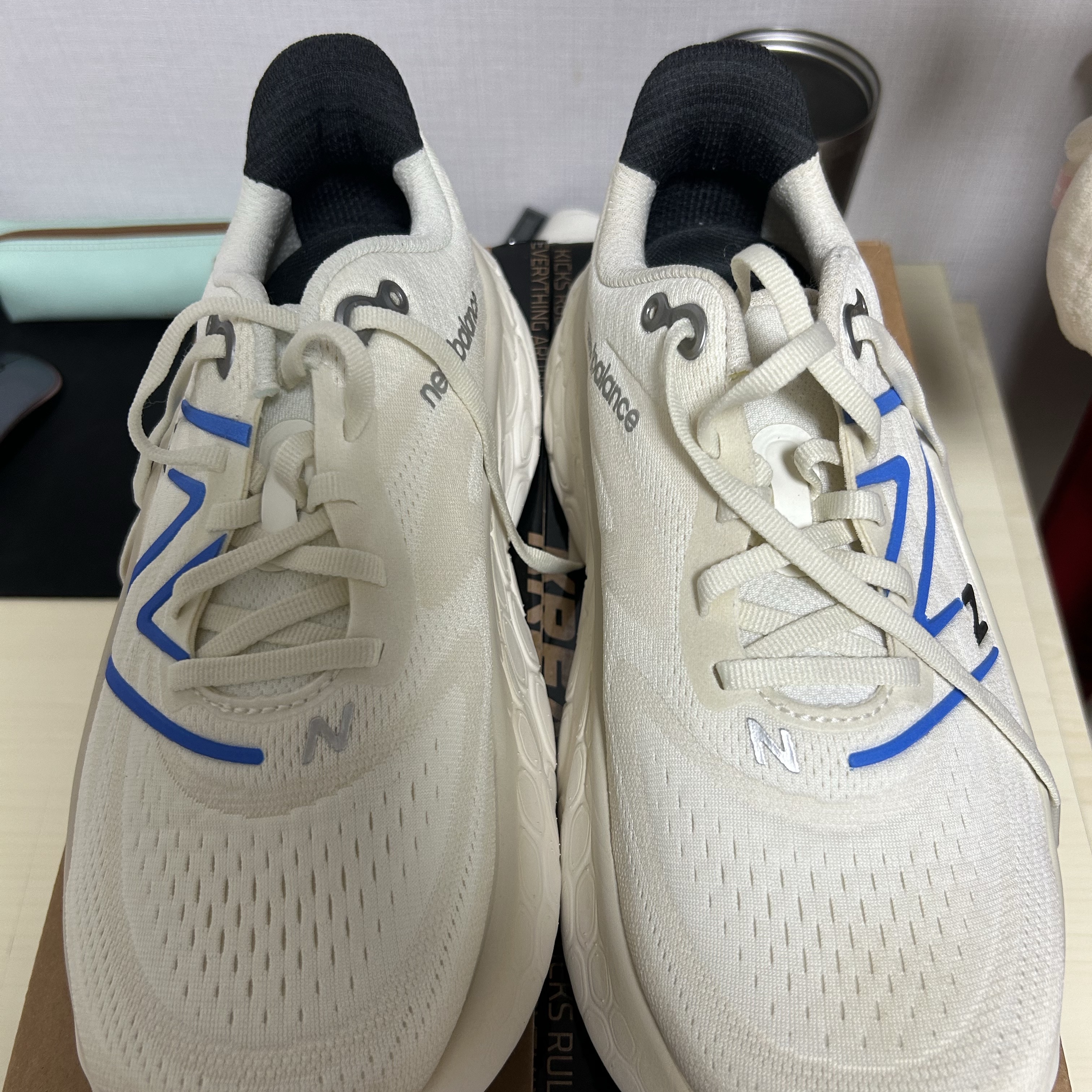 New Balance Fresh Foam X More v4 Sea Salt Blue Oasis - 2E Wide 착용 스타일