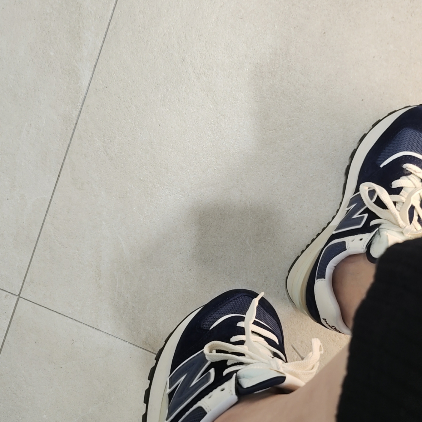 New Balance 574 Legacy Navy 착용 스타일