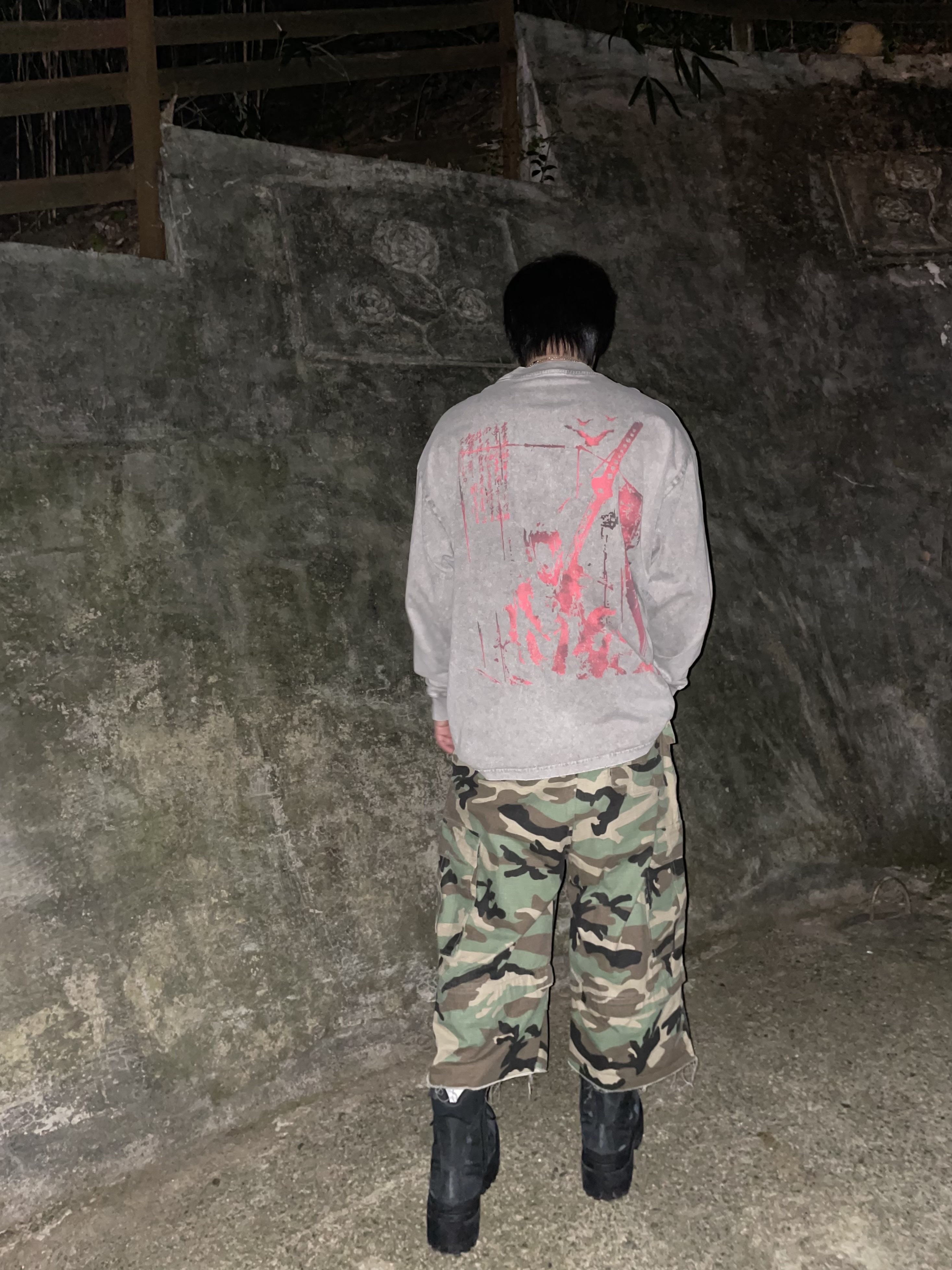 Awende Beheading Asaemon White Long Sleeve, Balenciaga Combat Strike 20mm Boots Black 착용 스타일 - 1