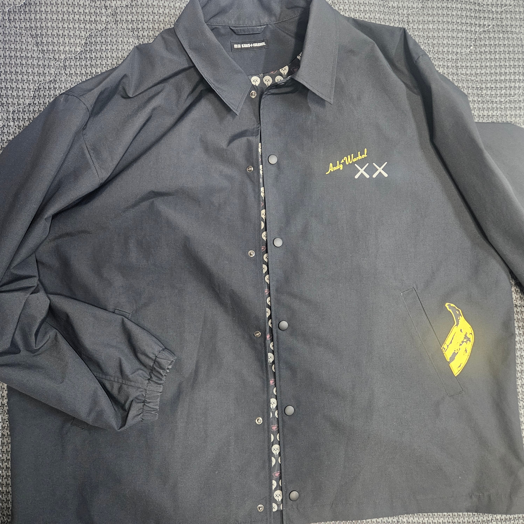 Uniqlo UT x Kaws x Warhol Coach Jacket Black 착용 스타일