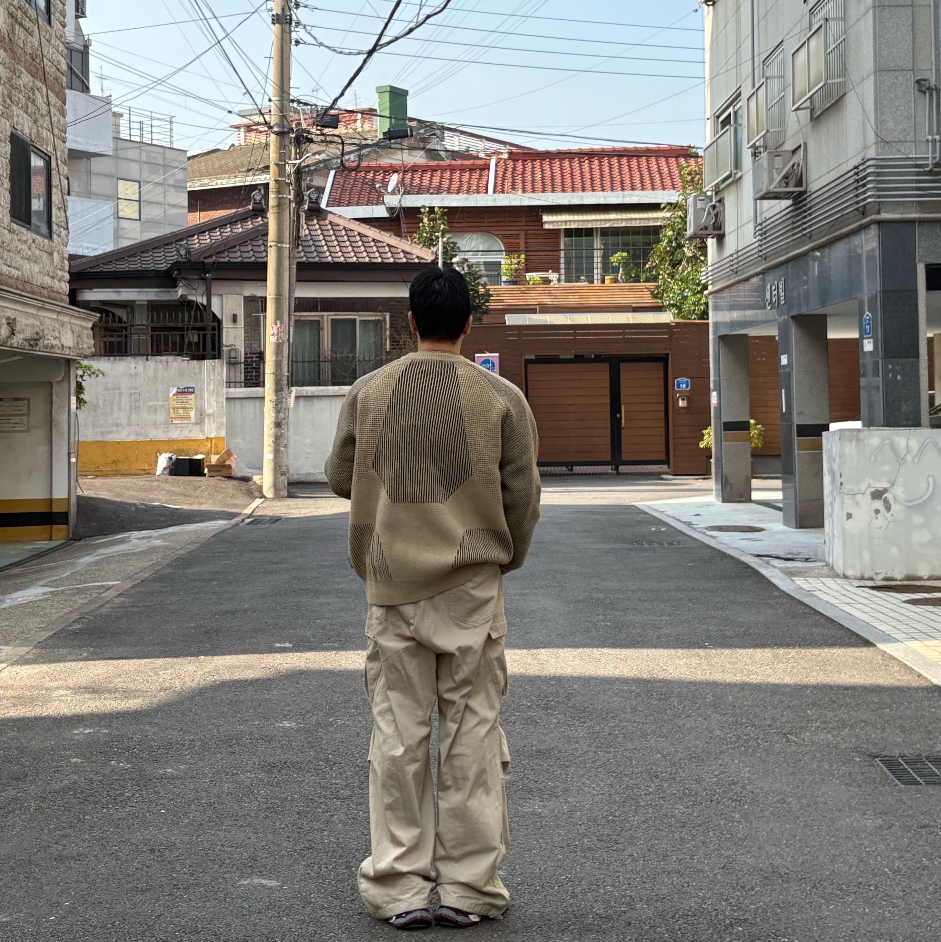 Ajobyajo Paneled Mixed Knit Sweater Beige, Nonnod Side Zip Cargo Pants Beige 착용 스타일 - 4