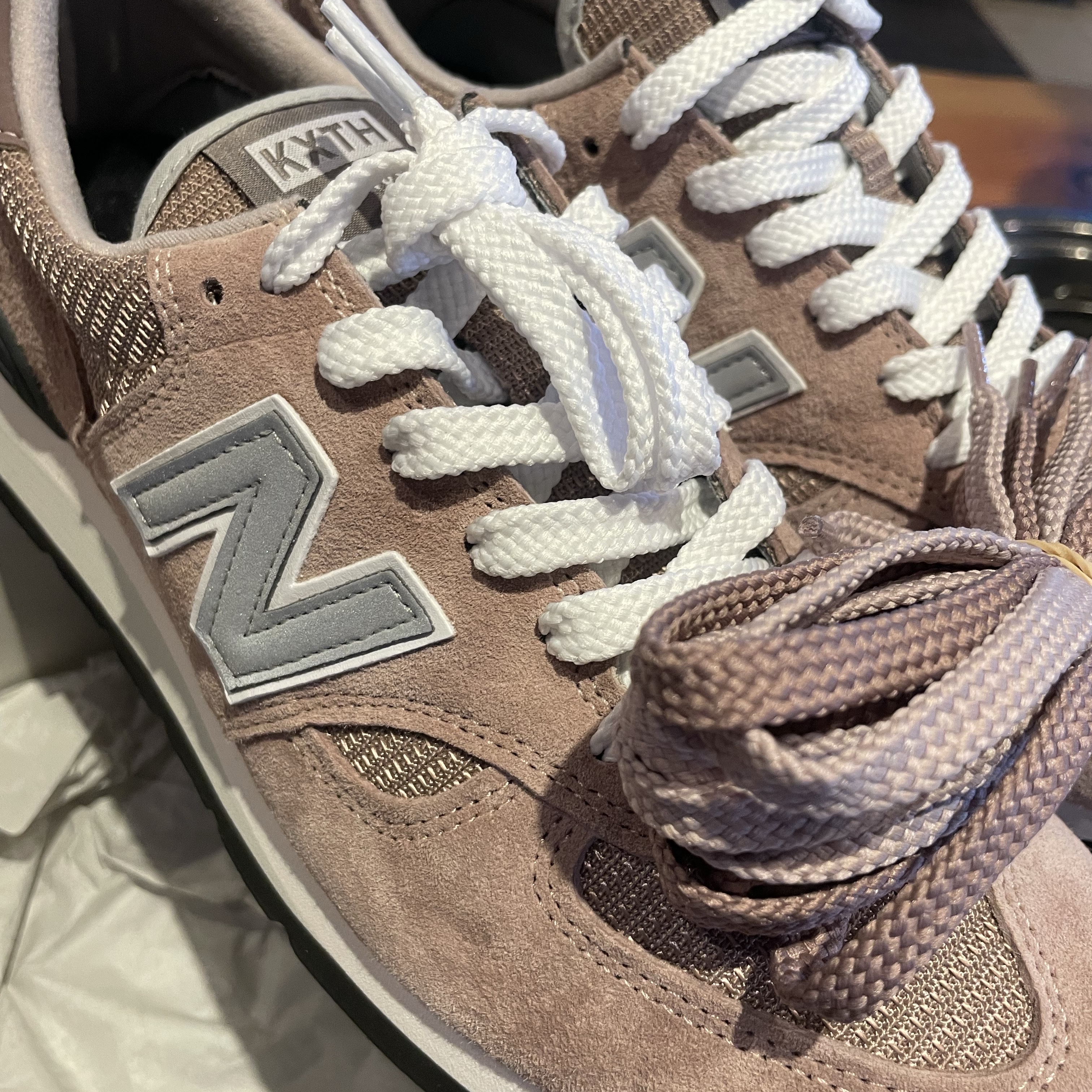 New Balance x Kith 990v1 Made in USA Dusty Rose 착용 스타일 - 2