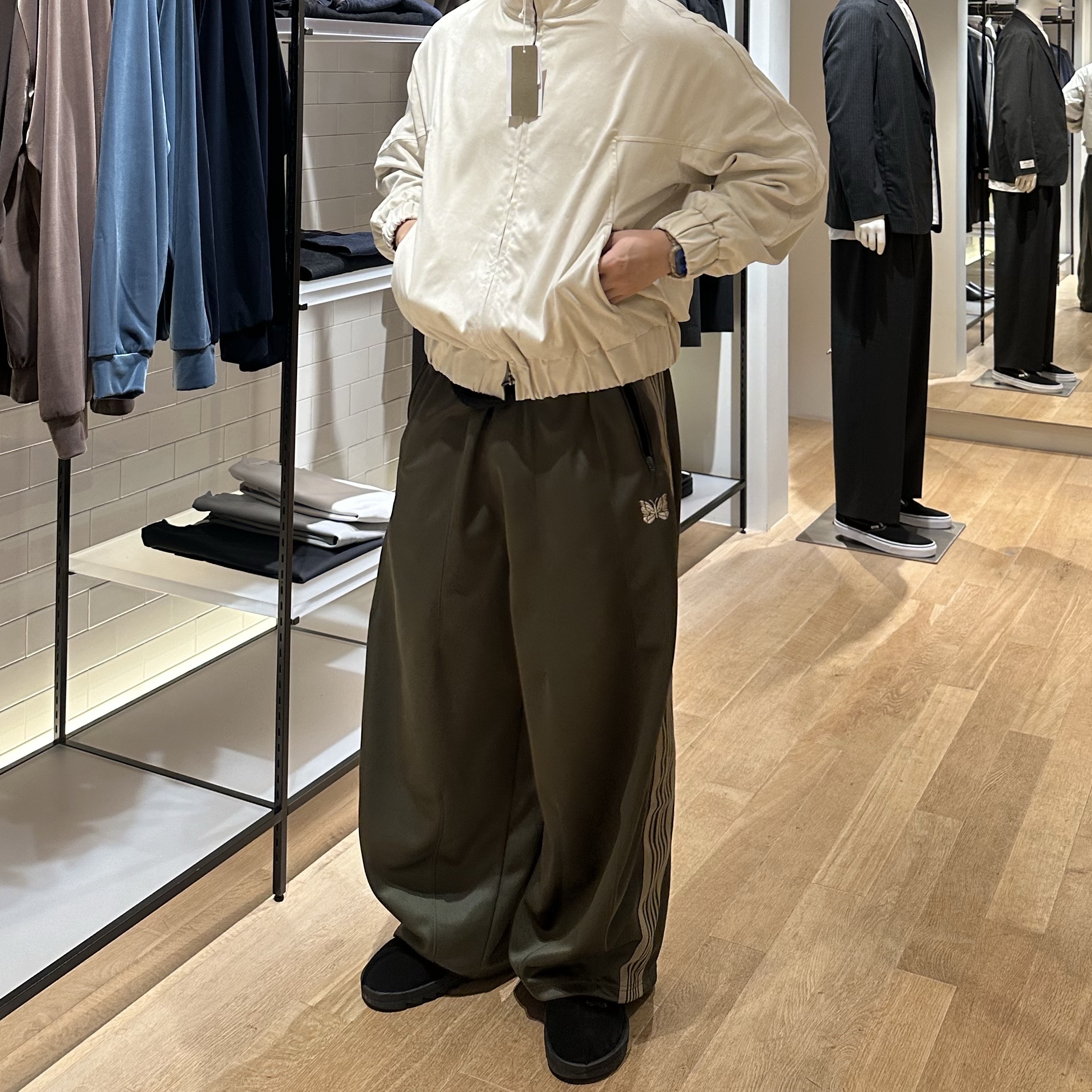 Needles x LHP H.D. Track Pants Poly Smooth Wide Olive, Reebok x Needles Beatnik Black 착용 스타일