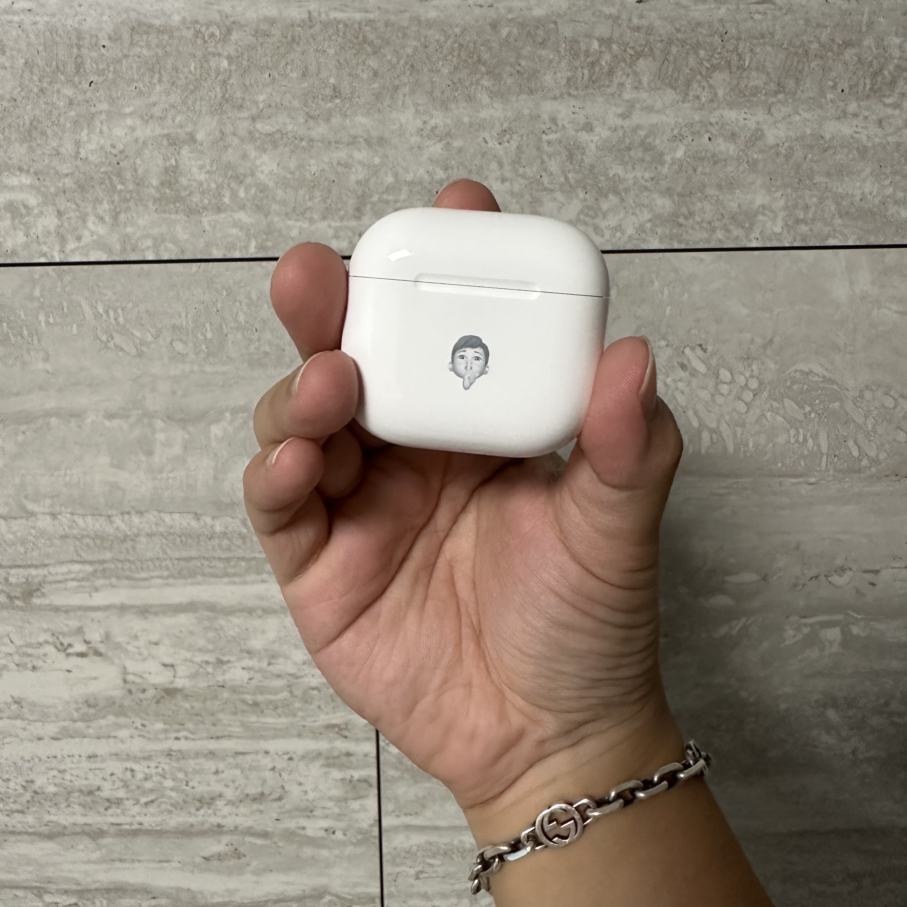Apple AirPods 4th Gen with Active Noise Cancellation (Korean Ver.) 착용 스타일
