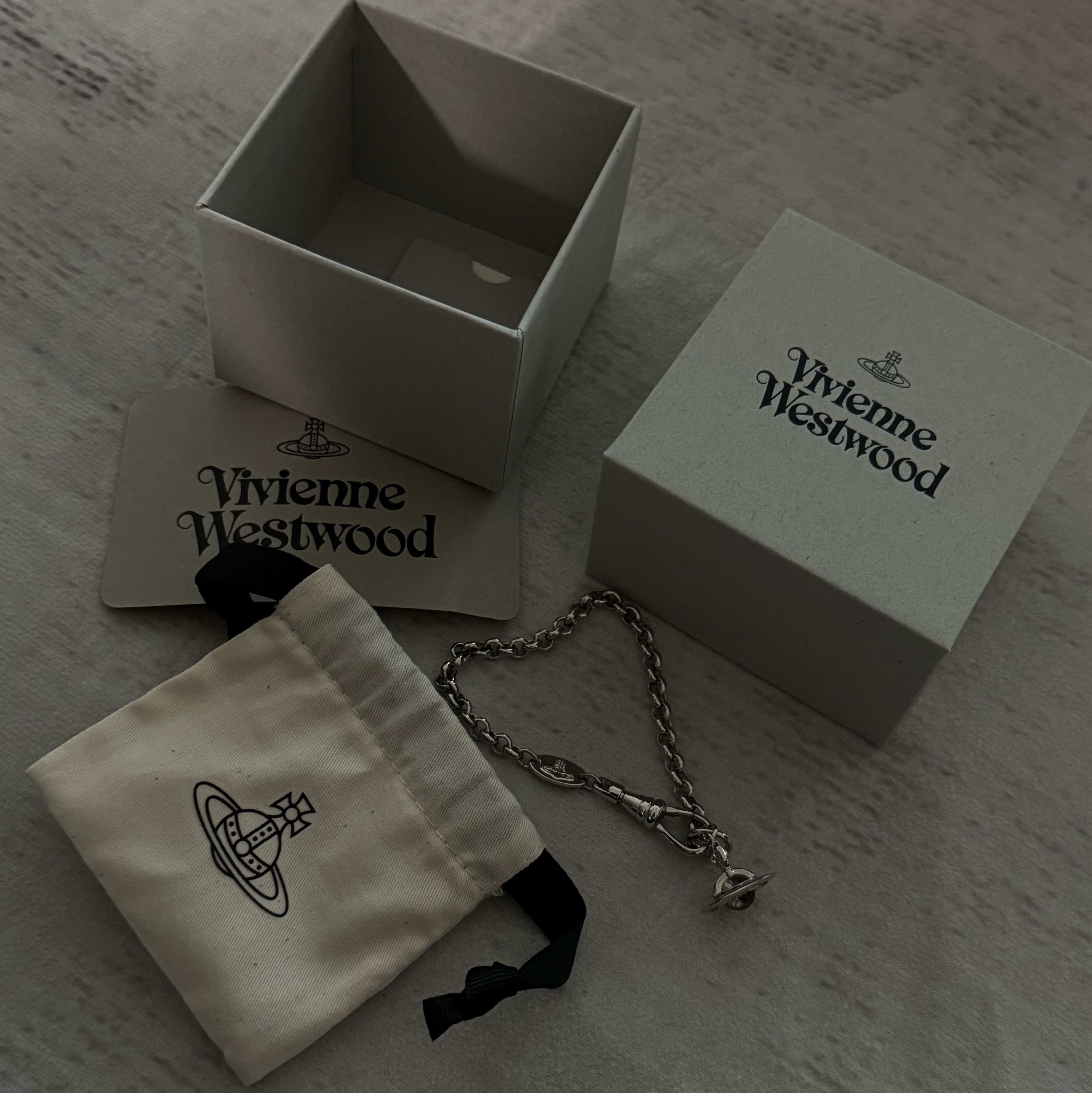 Vivienne Westwood New Petite Orb Bracelet Silver 착용 스타일