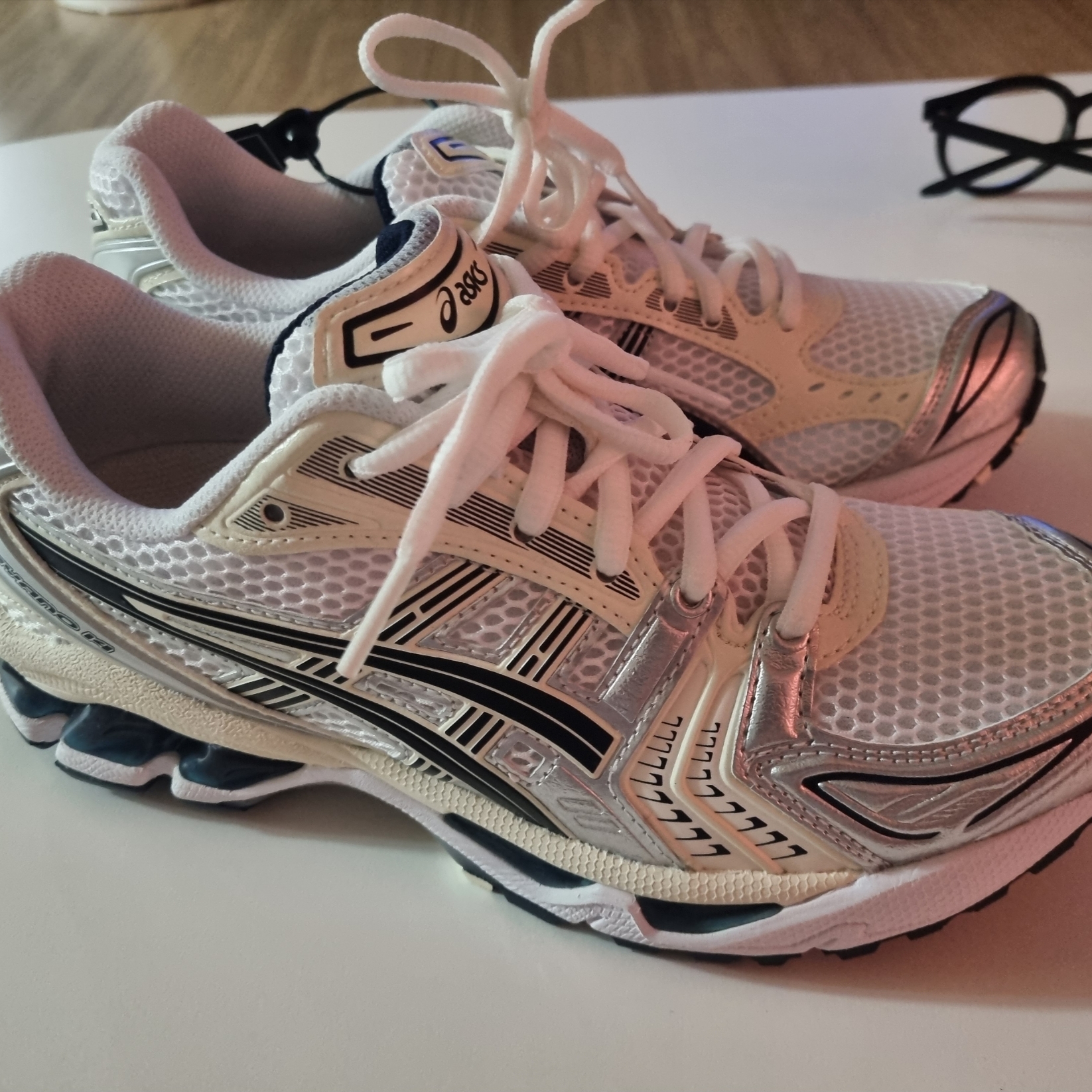(W) Asics Gel-Kayano 14 White Midnight 착용 스타일