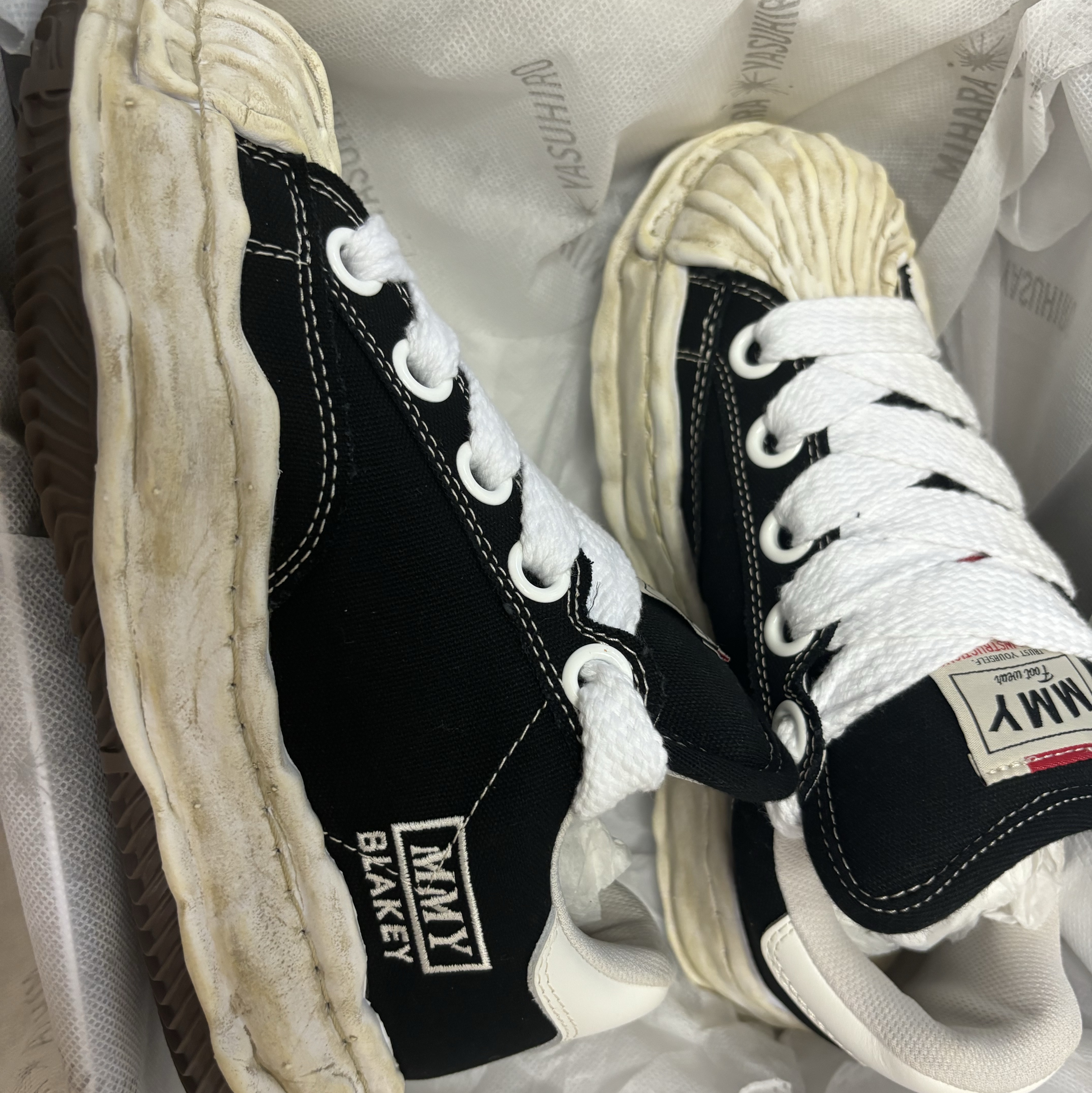 Maison Mihara Yasuhiro Blakey Puffer OG Sole Canvas Low-top Sneakers Black 착용 스타일