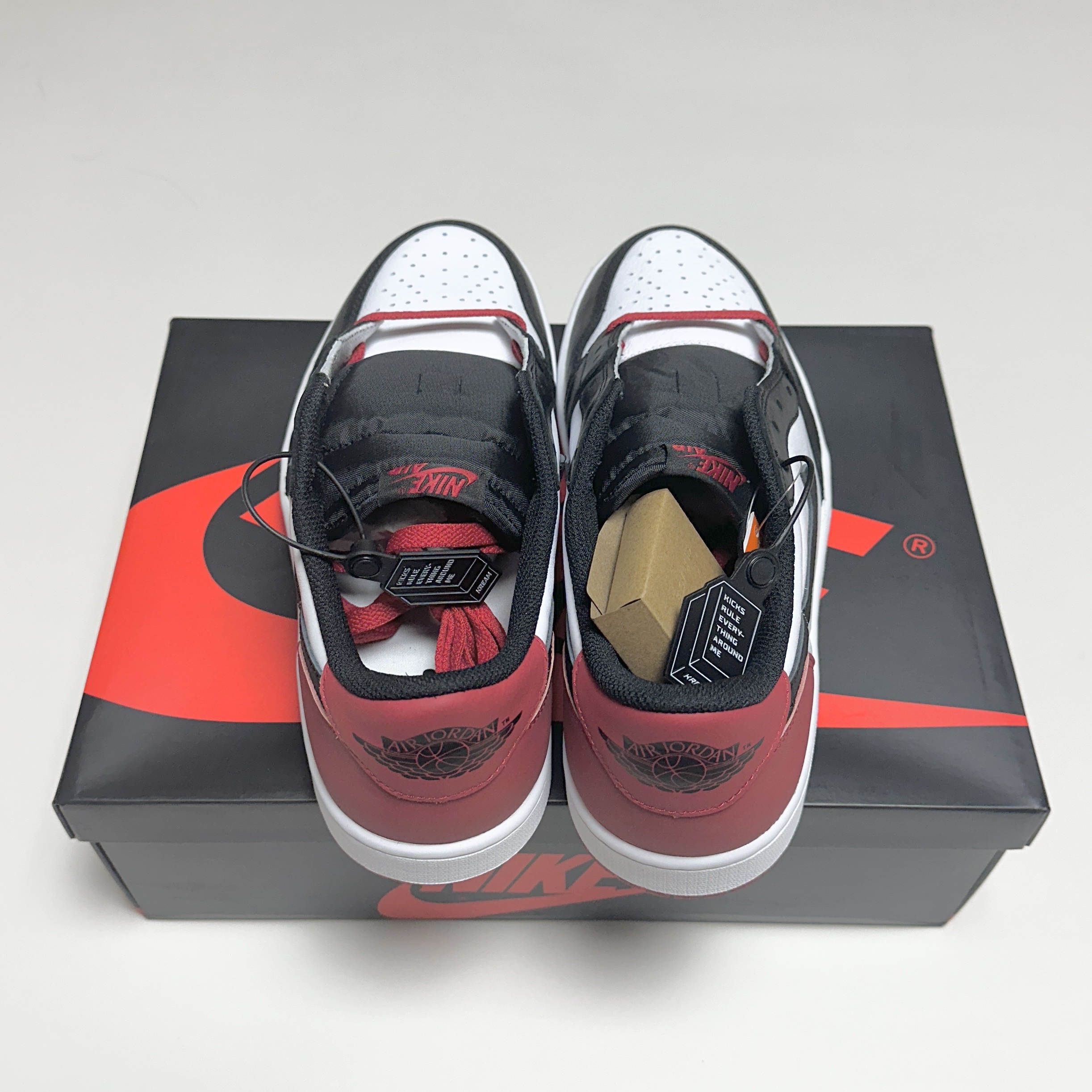 Jordan 1 Retro Low OG Black Toe 착용 스타일 - 2
