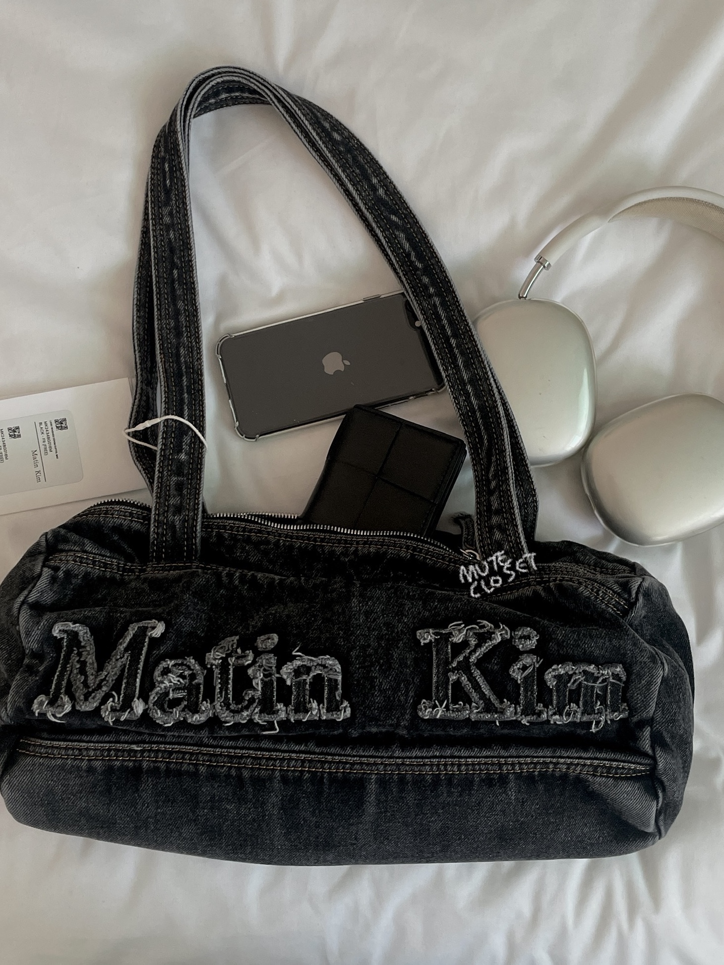 Matin Kim Logo Washed Denim Duffel Bag Black, Apple AirPods Max Lightning Silver (Korean Ver.) 착용 스타일