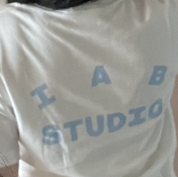 IAB Studio T-Shirt White Sky Blue 착용 스타일 - 2