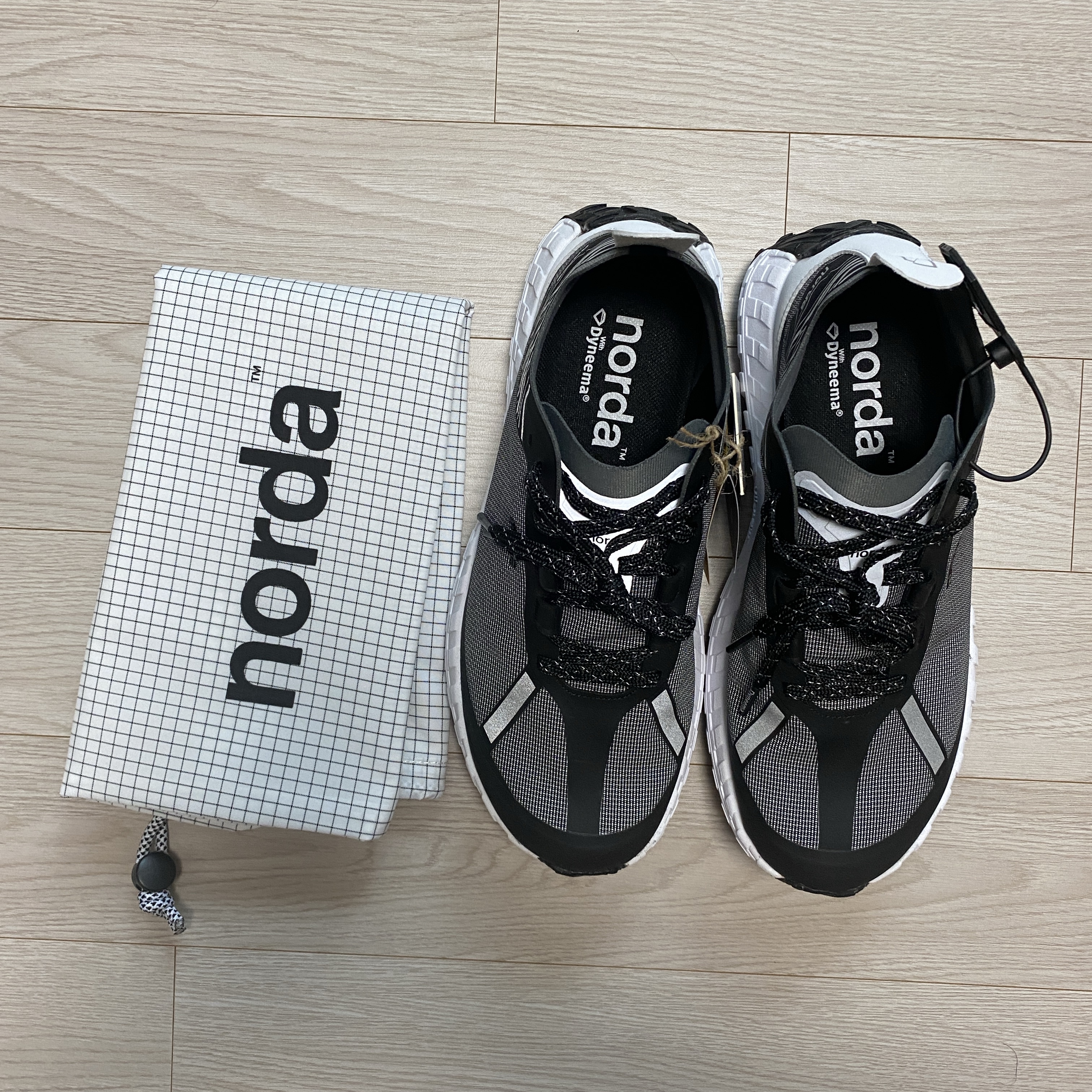 Norda 001 Black 착용 스타일 - 2