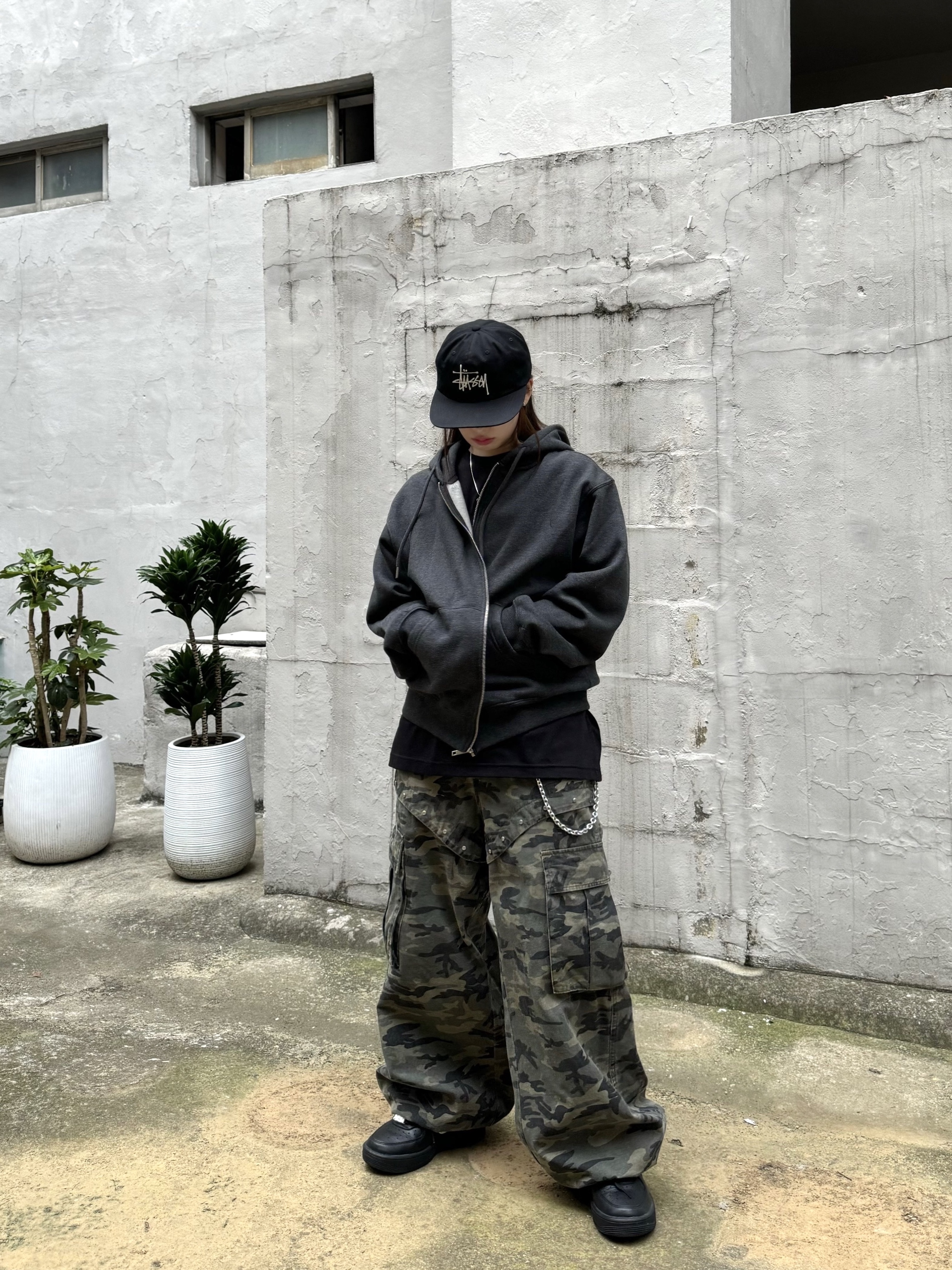 Nike x Ambush Air Force 1 Low SP Black, Stussy Basic Strapback Cap Black 착용 스타일 - 1