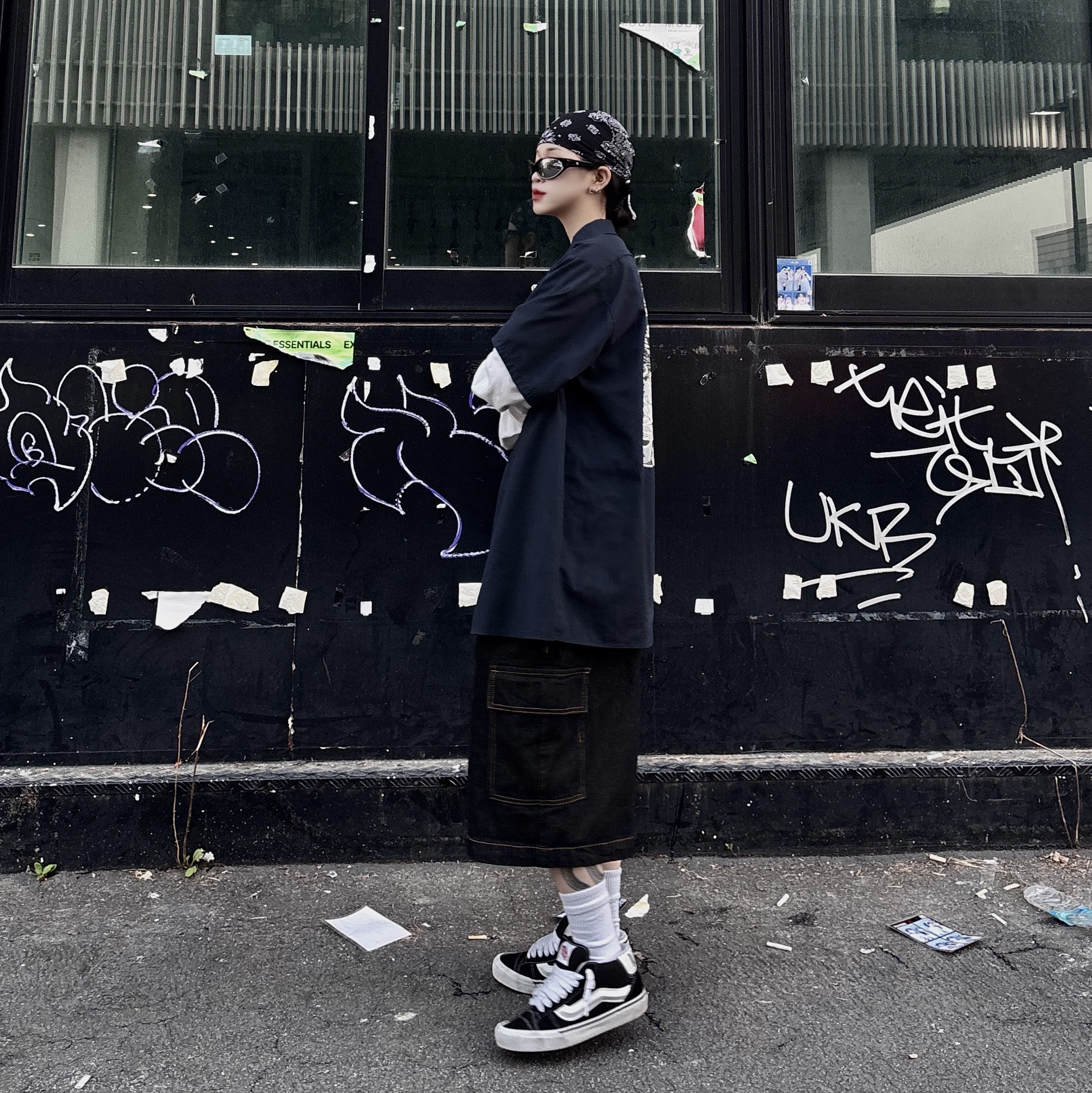 Vans Knu-Skool Black True White 착용 스타일 - 2