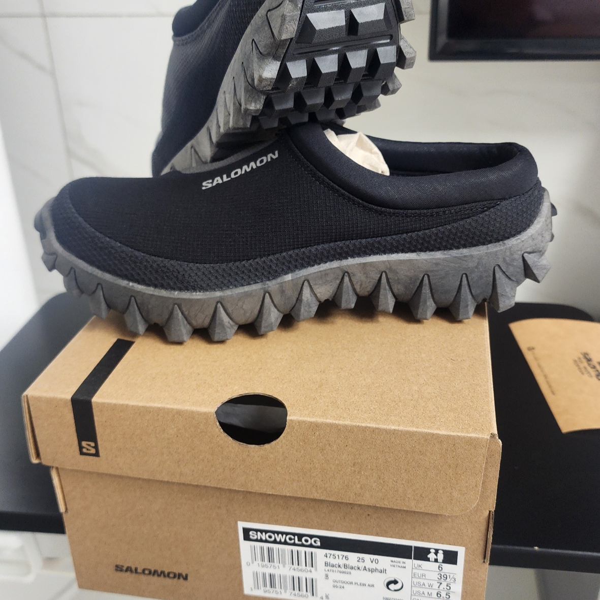 Salomon Snowclog Black Asphalt 착용 스타일 - 2