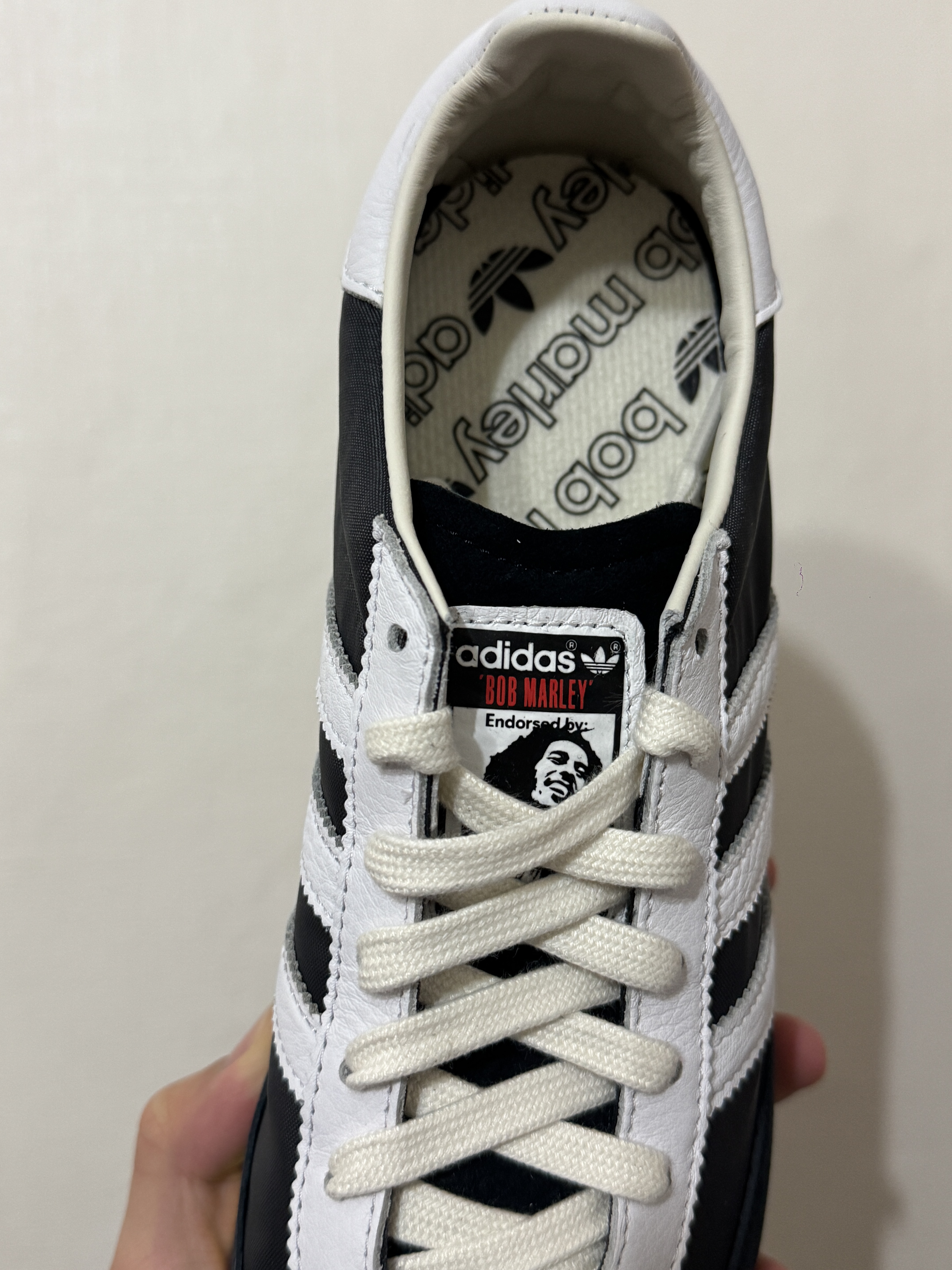 Adidas x Bob Marley SL 72 Core Black Cloud White 착용 스타일 - 2