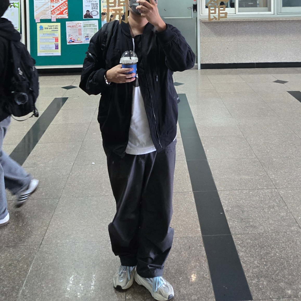 Adidas Yeezy Boost 700 V2 Static 2022 착용 스타일