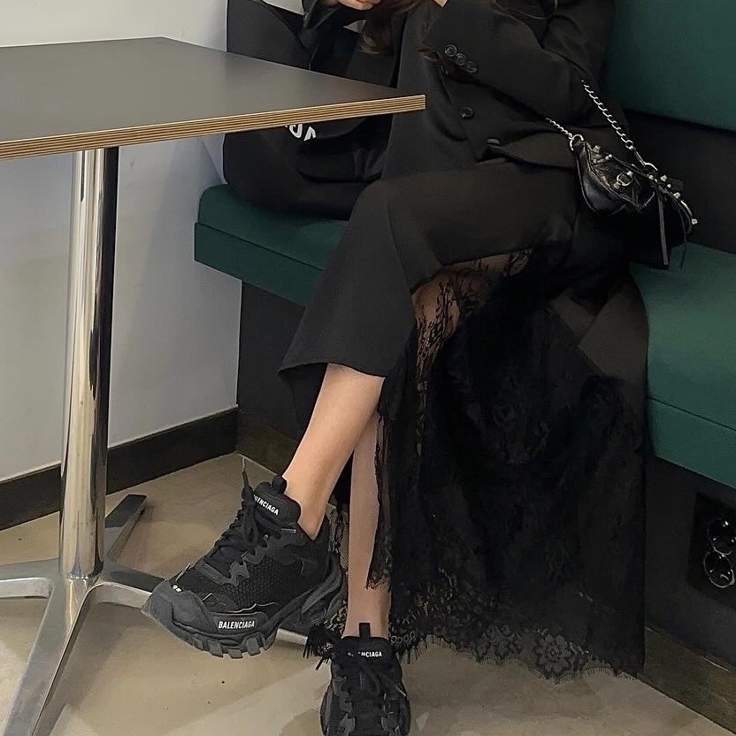 (W) Balenciaga Track.3 Sneakers Black White 착용 스타일