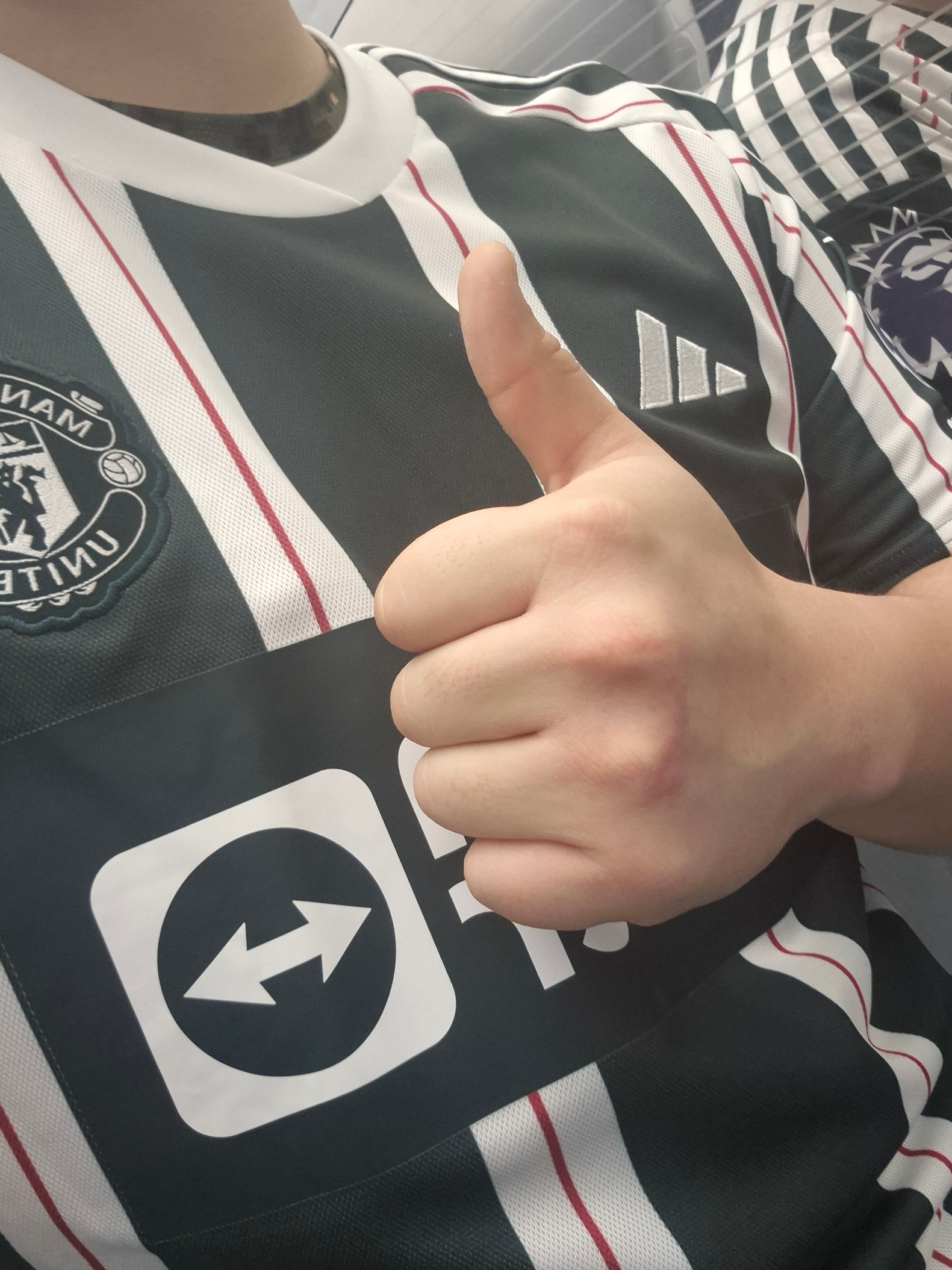 Adidas Manchester United 2023/24 Away Jersey Green Night Core White - US Sizing (Non Marking Ver.) 착용 스타일