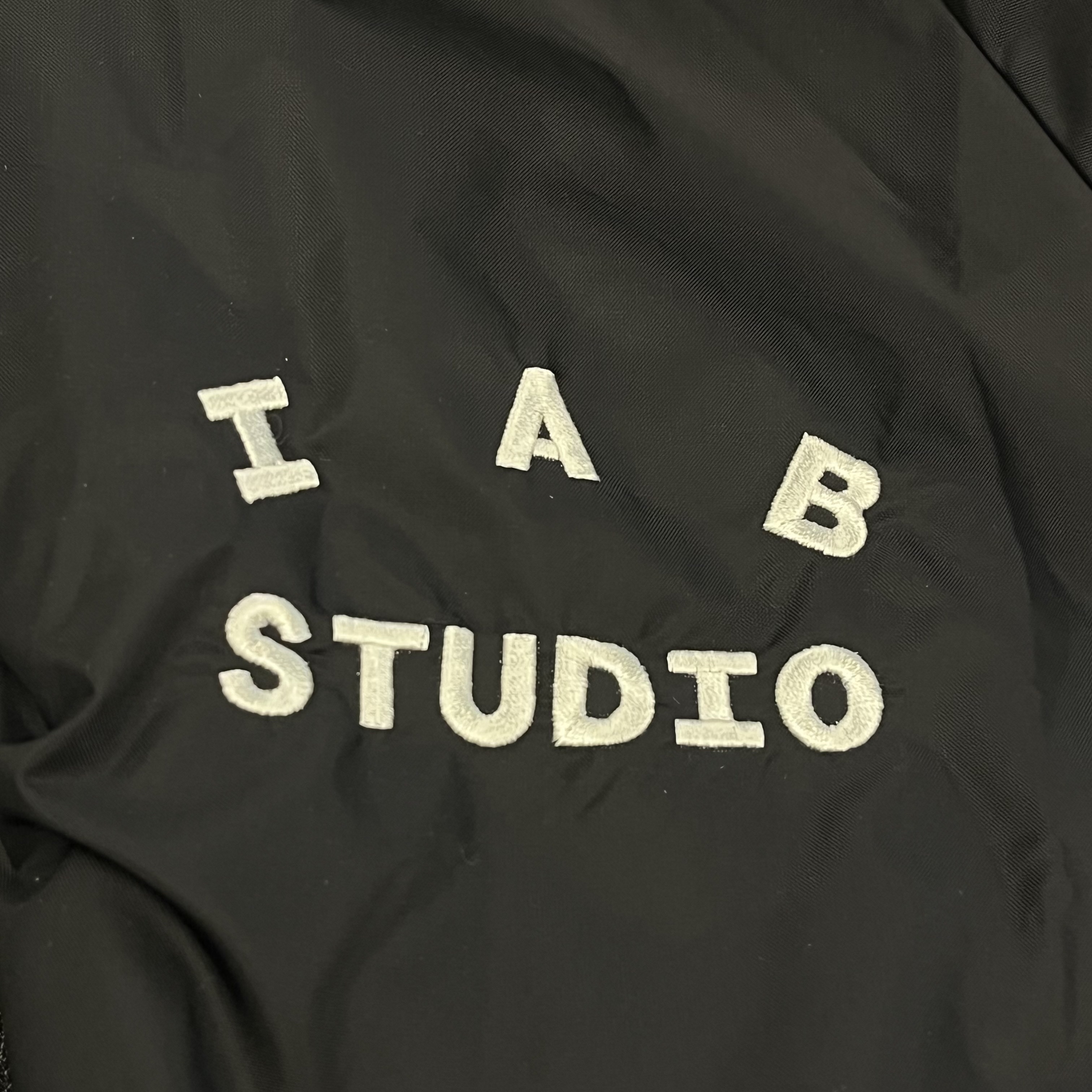 IAB Studio Coach Jacket Black 착용 스타일