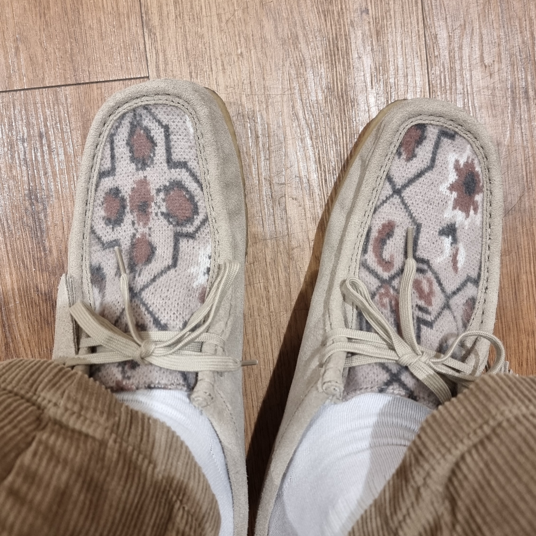 Clarks x END. x Beams Plus Ski Club Wallabee Mule Maple 착용 스타일 - 2
