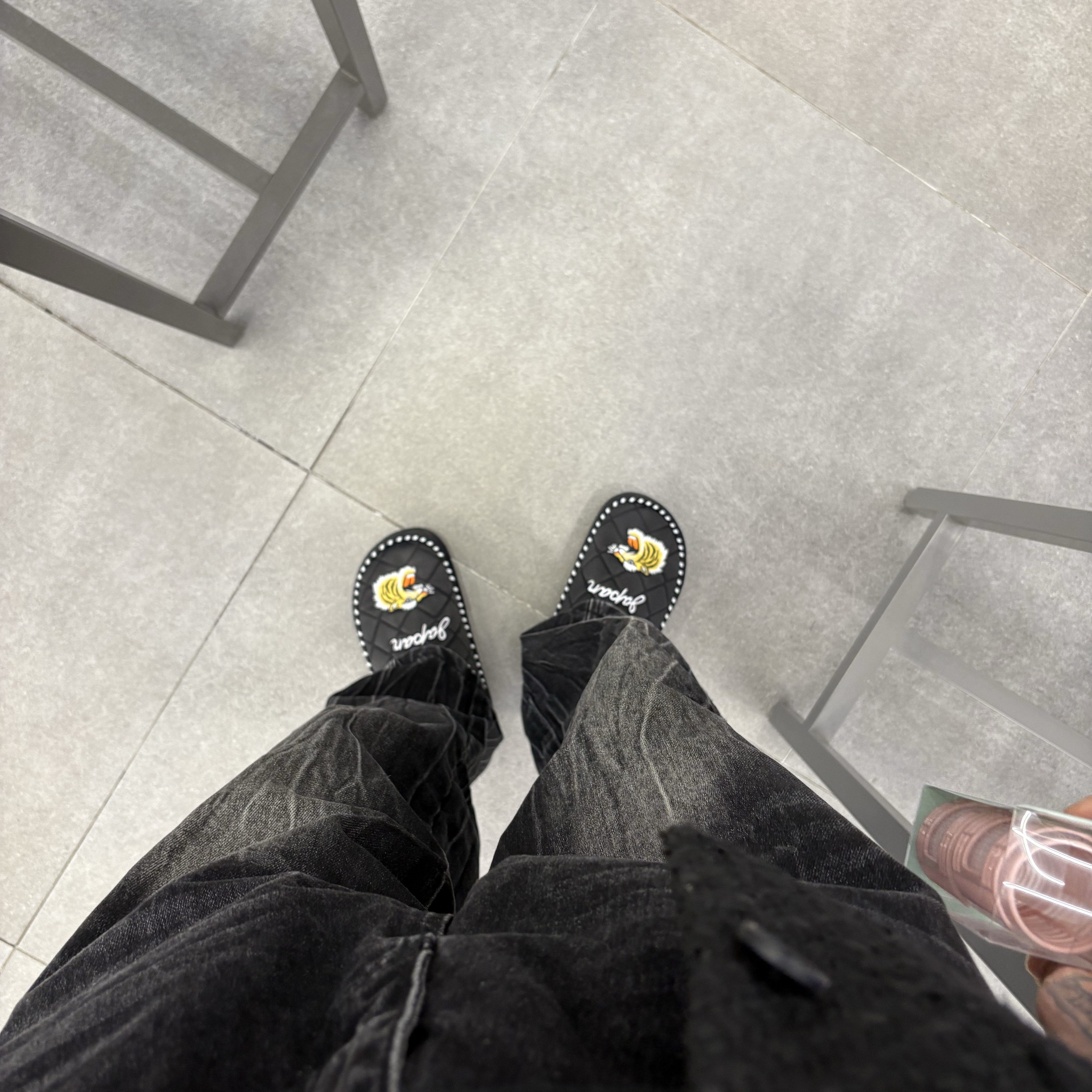 Crocs x Beams Dylan Clog Black White 착용 스타일