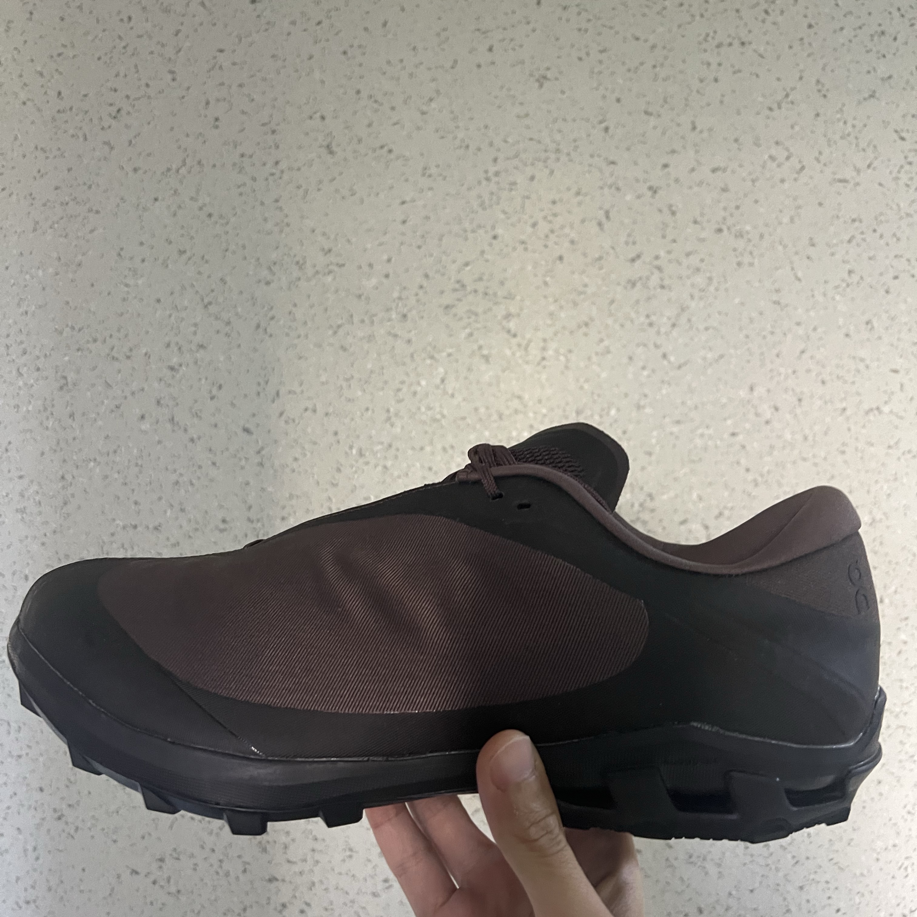 On Running x Post Archive Faction (Paf) Cloudventure Peak Cacao Espresso 착용 스타일 - 1