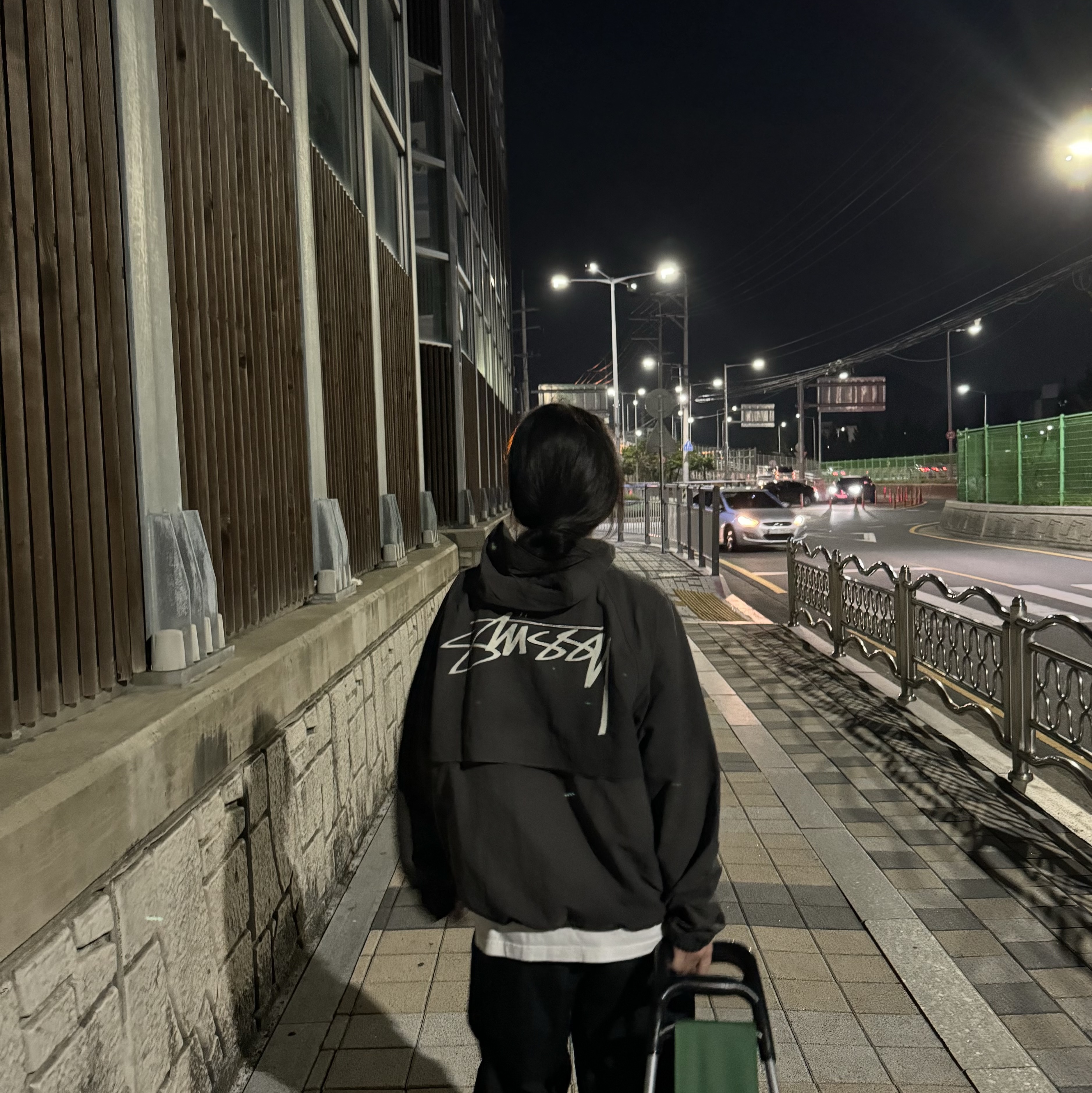 Stussy Wave Dye Beach Shell Jacket Black 착용 스타일