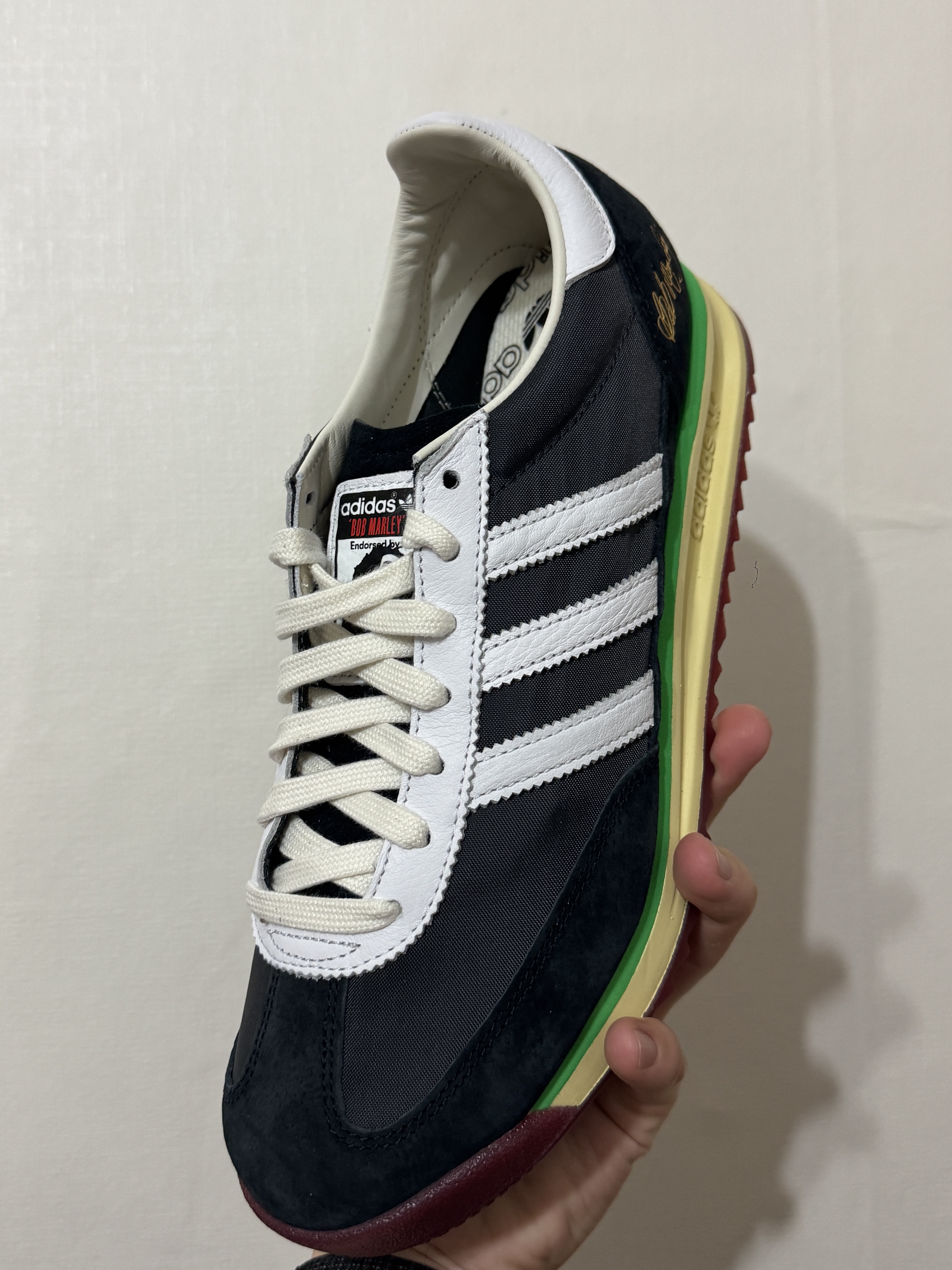 Adidas x Bob Marley SL 72 Core Black Cloud White 착용 스타일 - 4