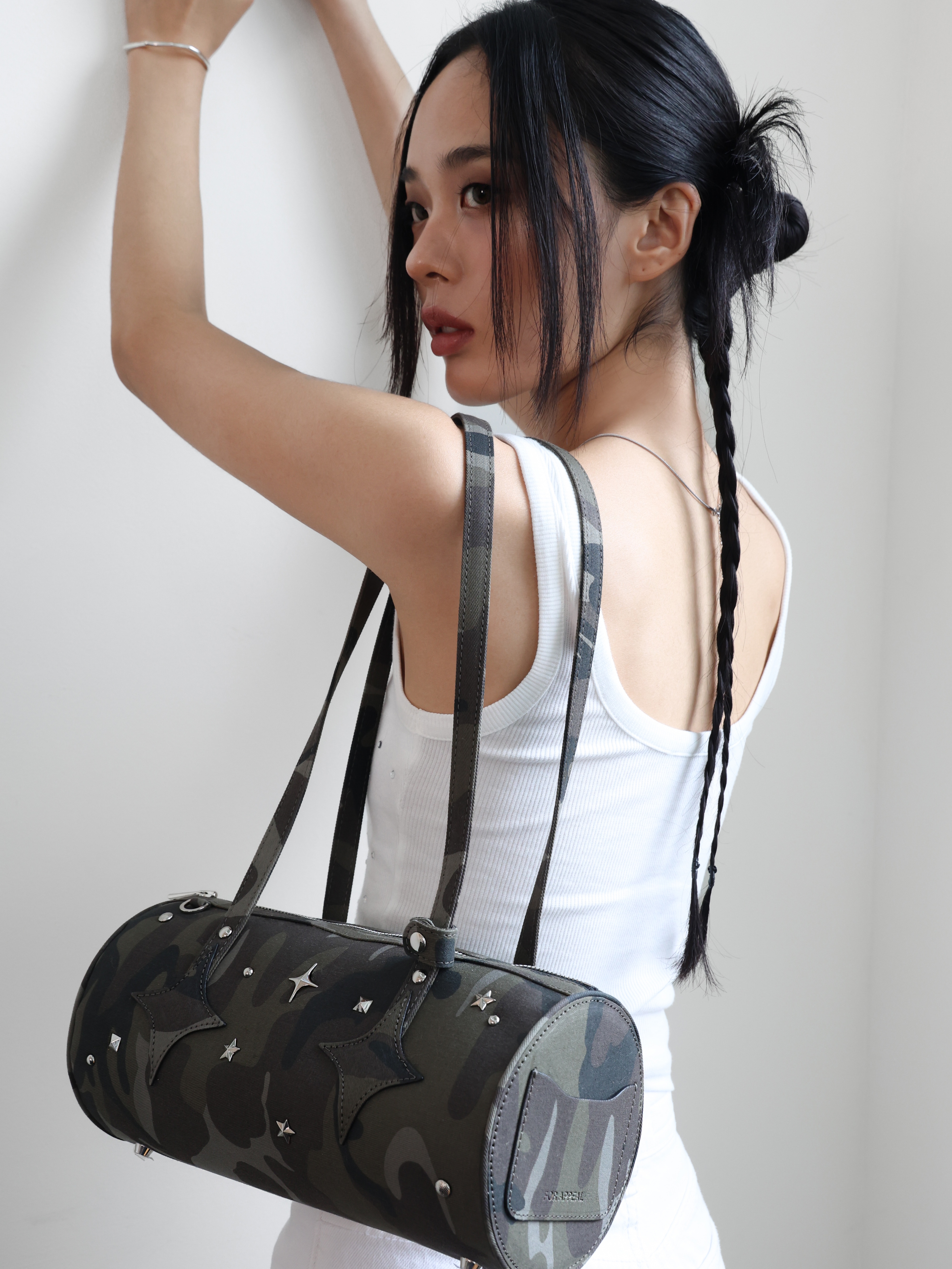 For Appeal Western Stud Shoulder Bag Camo 착용 스타일