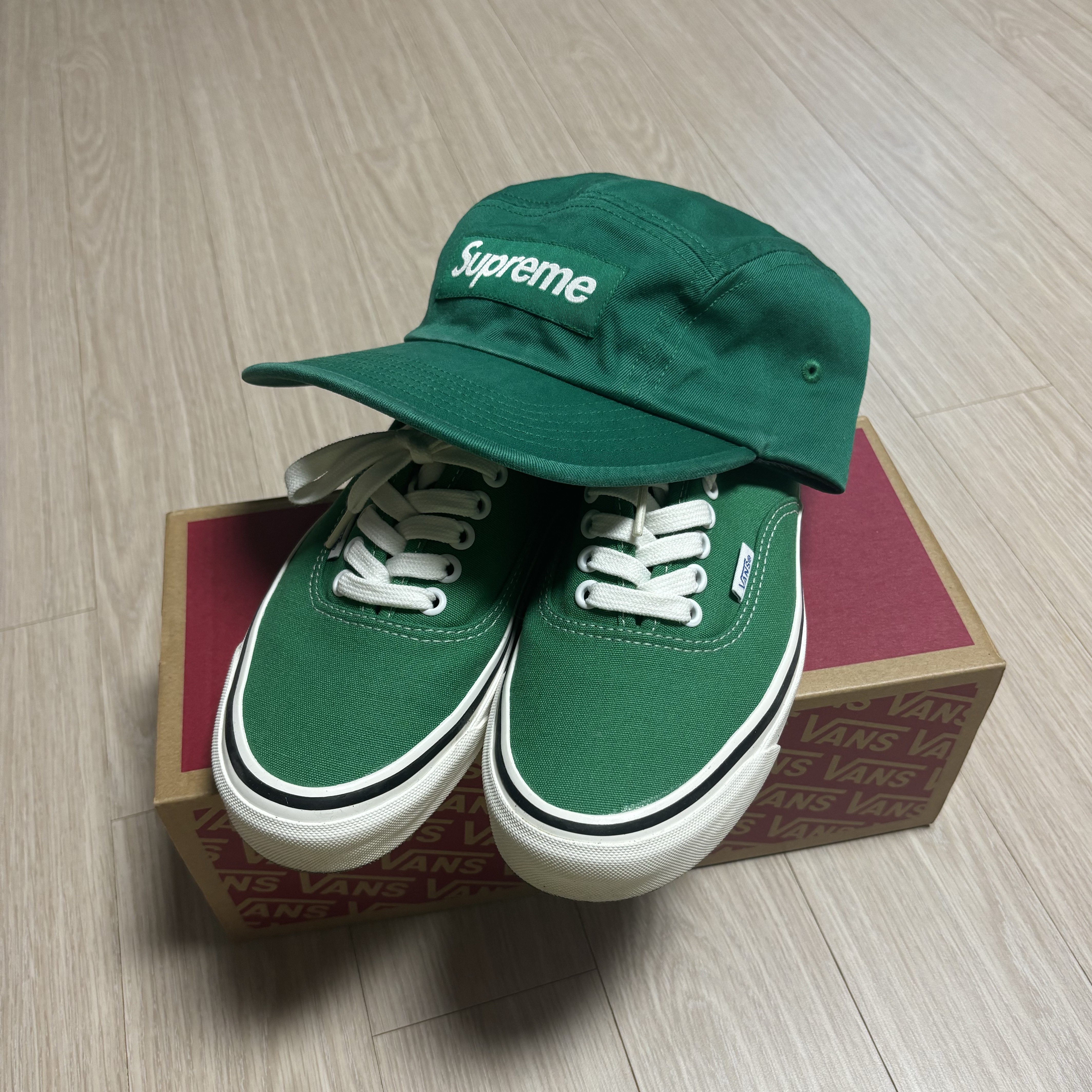 Supreme Washed Chino Twill Camp Cap Green - 24FW 착용 스타일