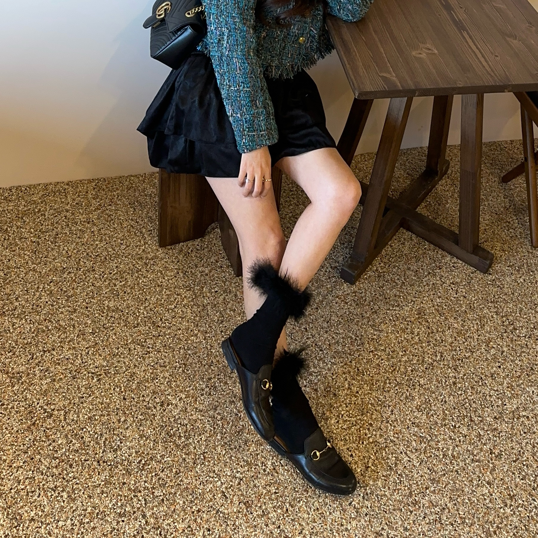 Gucci GG Marmont Matelasse Small Shoulder Bag Black, (W) Gucci Princetown Leather Slipper Black 착용 스타일