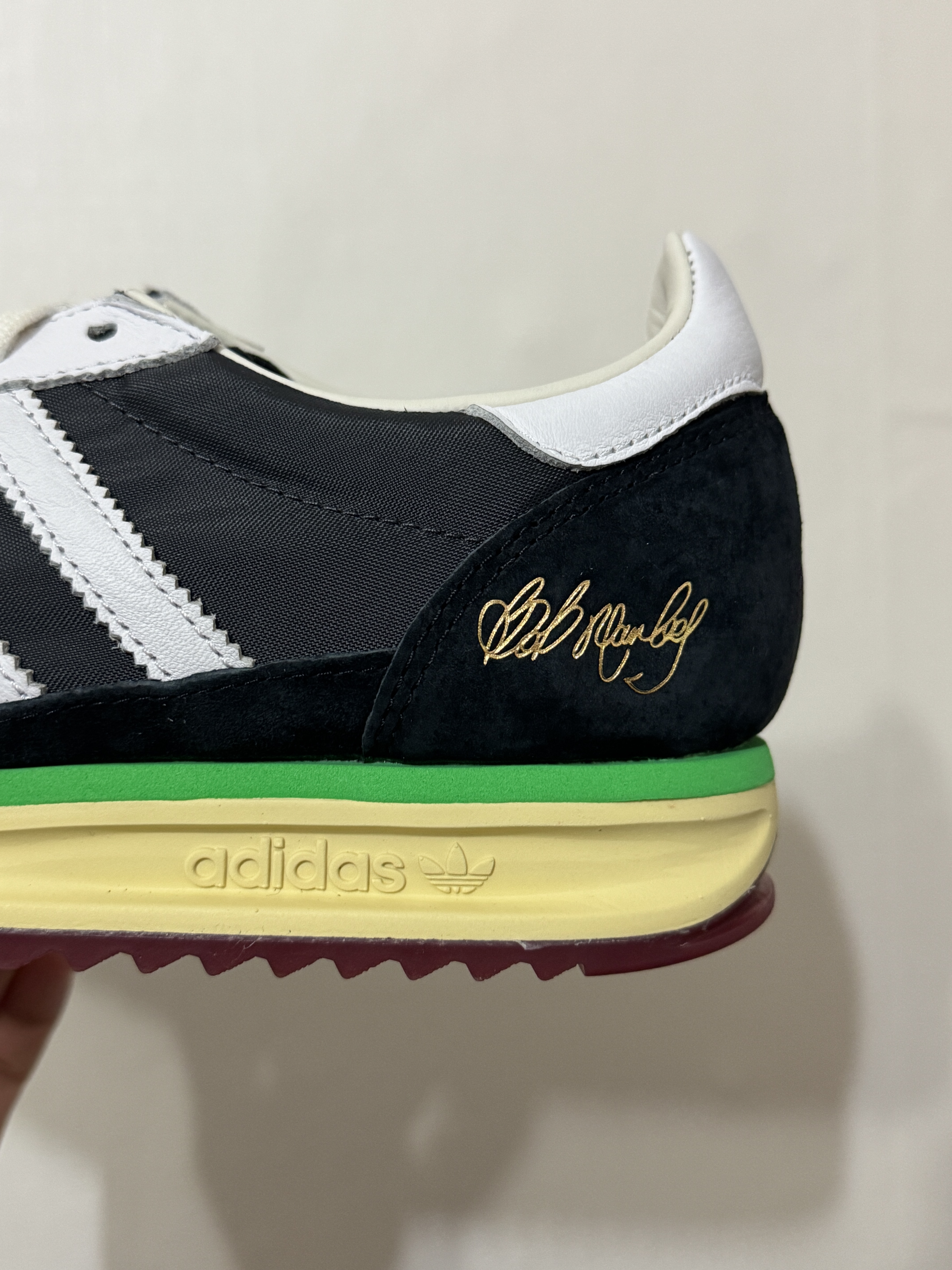 Adidas x Bob Marley SL 72 Core Black Cloud White 착용 스타일 - 3