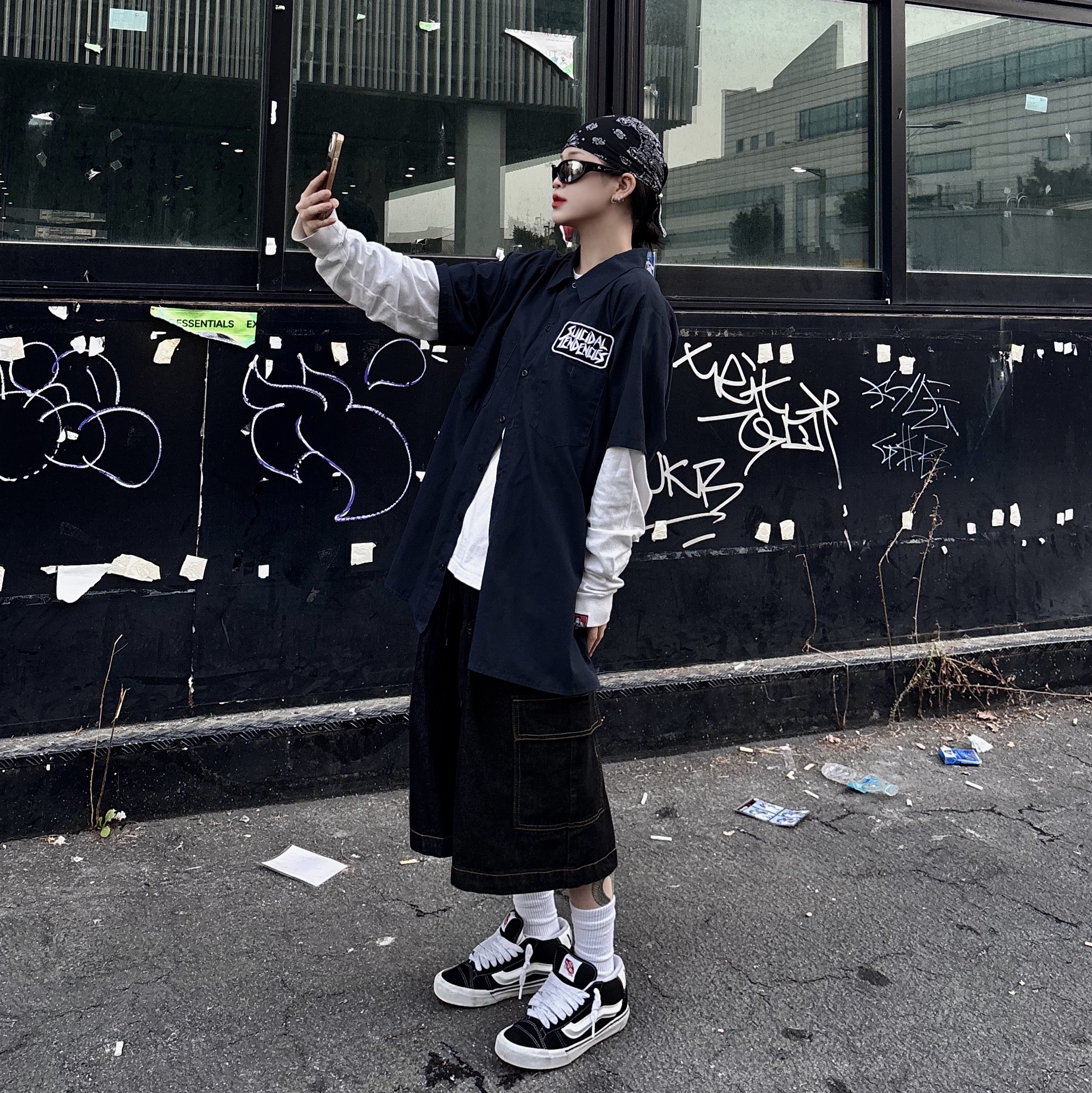 Vans Knu-Skool Black True White 착용 스타일 - 1