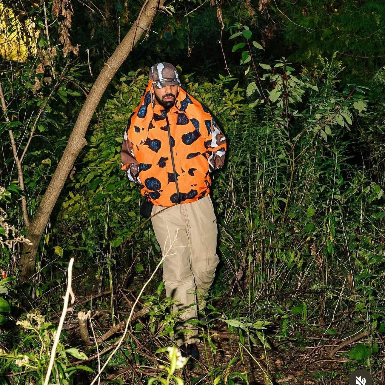 Nike x Drake Nocta Opal Deep Cover Gore-Tex Jacket Safety Orange (FZ3253-819), Nike x Drake Nocta Opal SSC Deep Cover Hat Safety Orange 착용 스타일 - 1