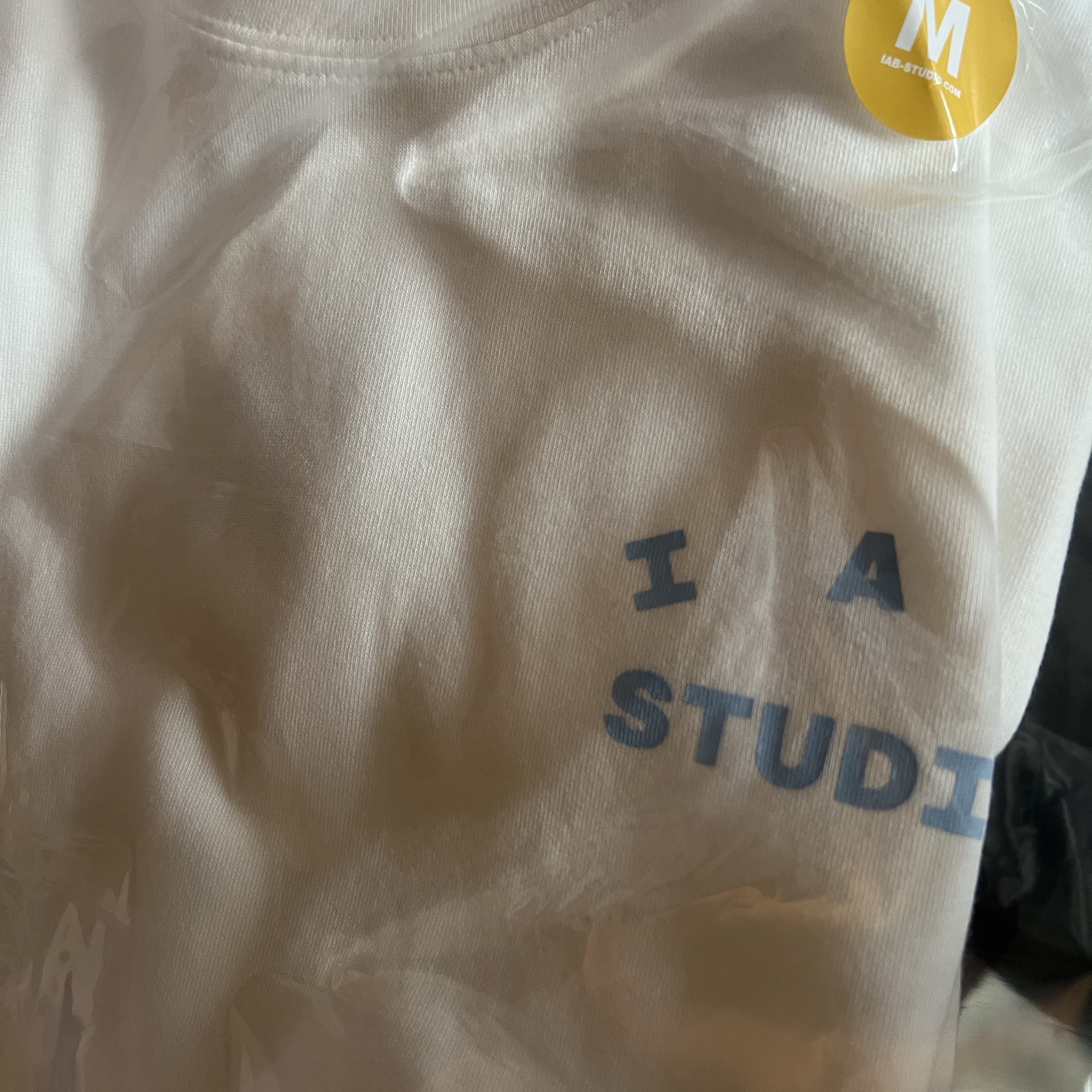 IAB Studio T-Shirt White Sky Blue 착용 스타일 - 1