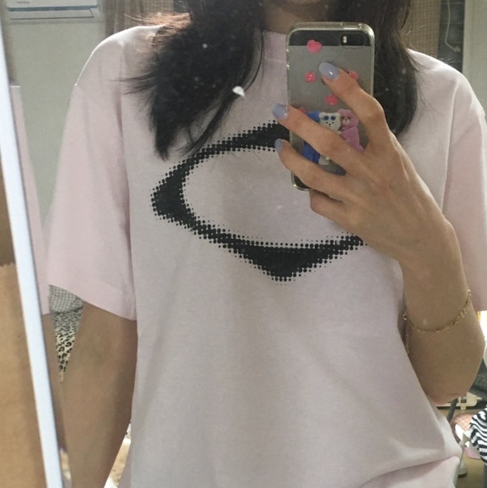 (W) Mischief Rhombus Blur T-Shirts Light Pink 착용 스타일