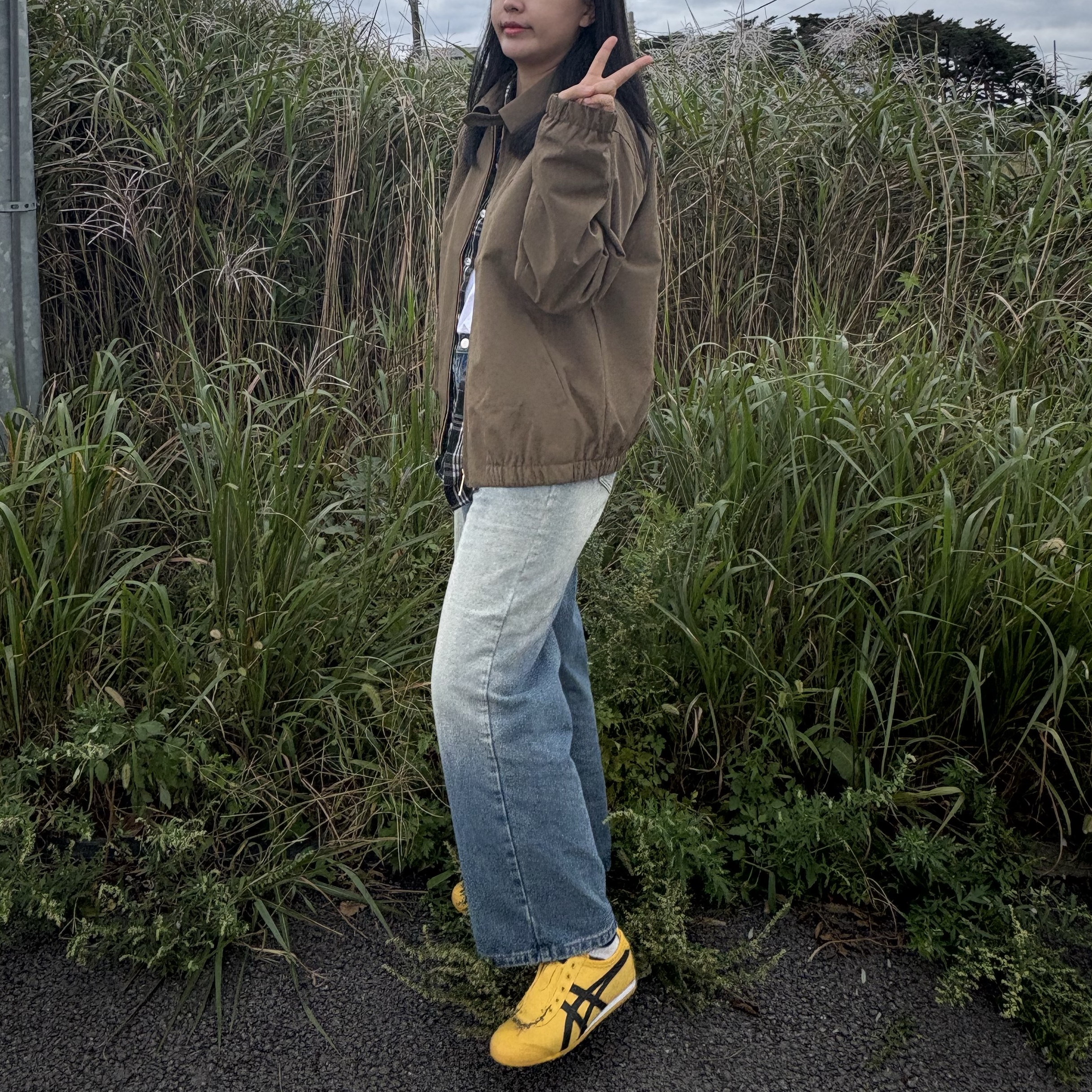 Onitsuka Tiger Mexico 66 Slip-On Yellow Black 착용 스타일